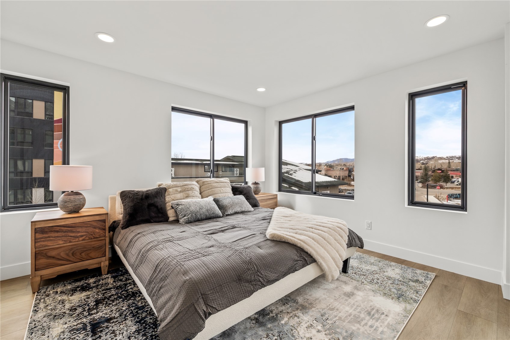 1851 Luna LANE 7