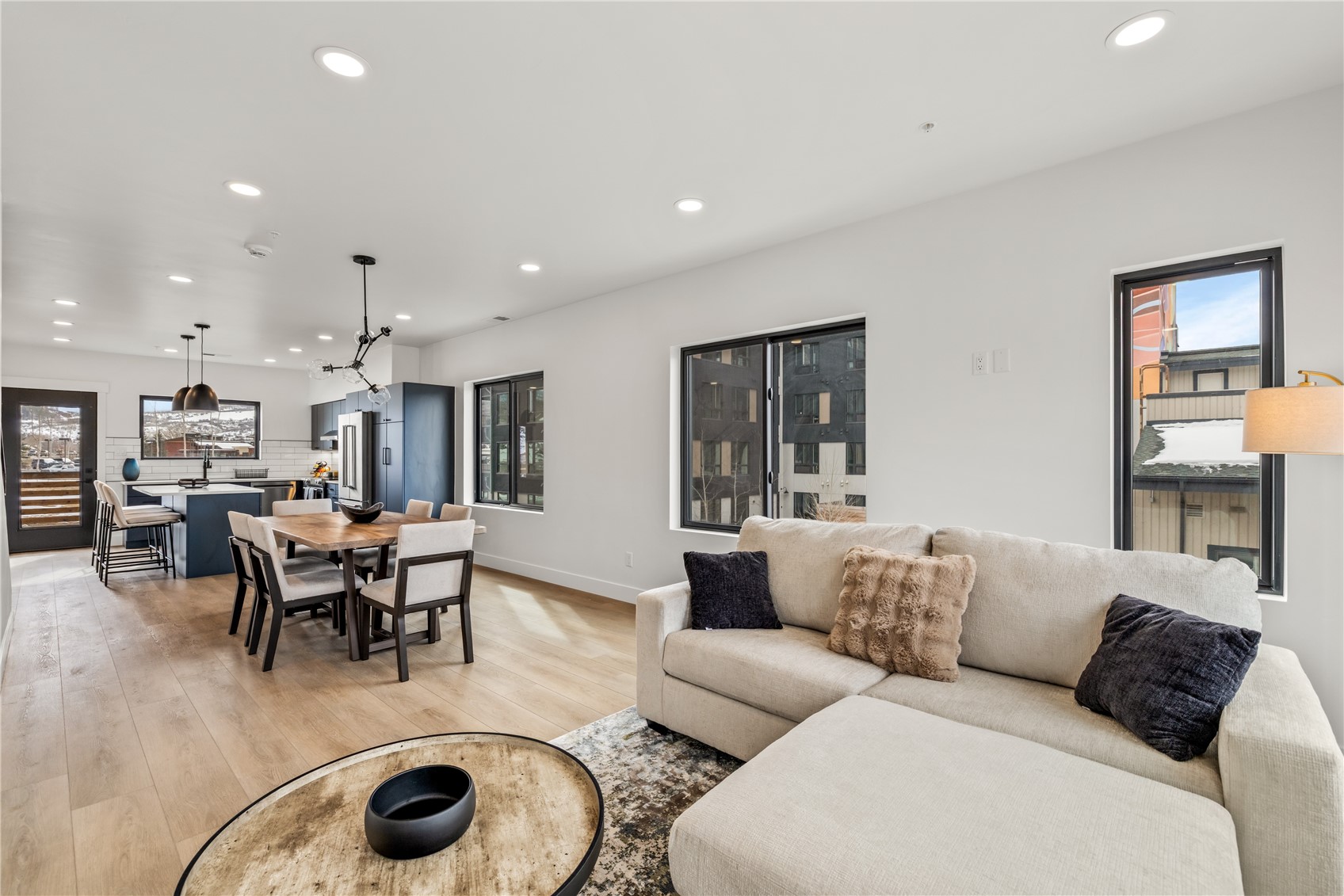 1851 Luna LANE 7