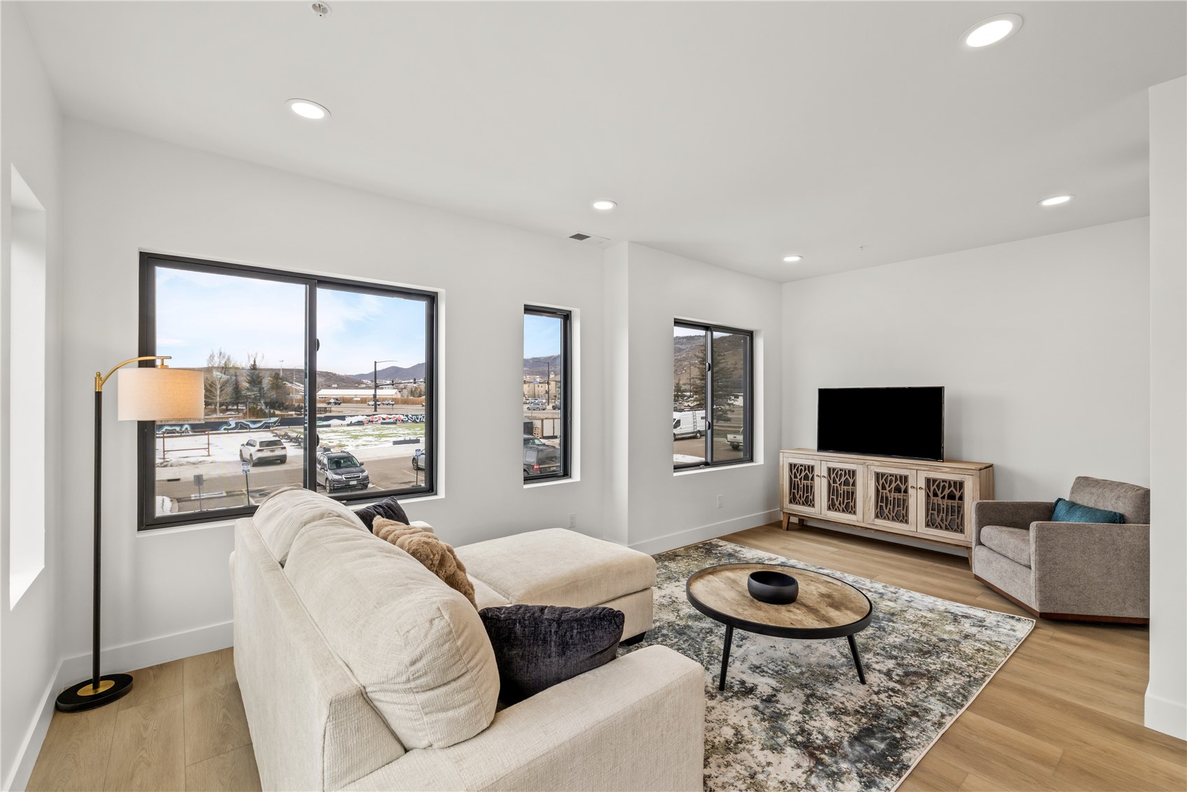 1851 Luna LANE 7