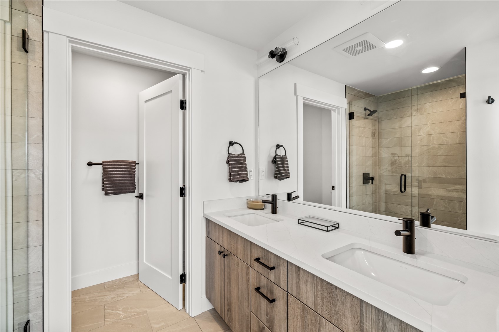 1851 Luna LANE 7