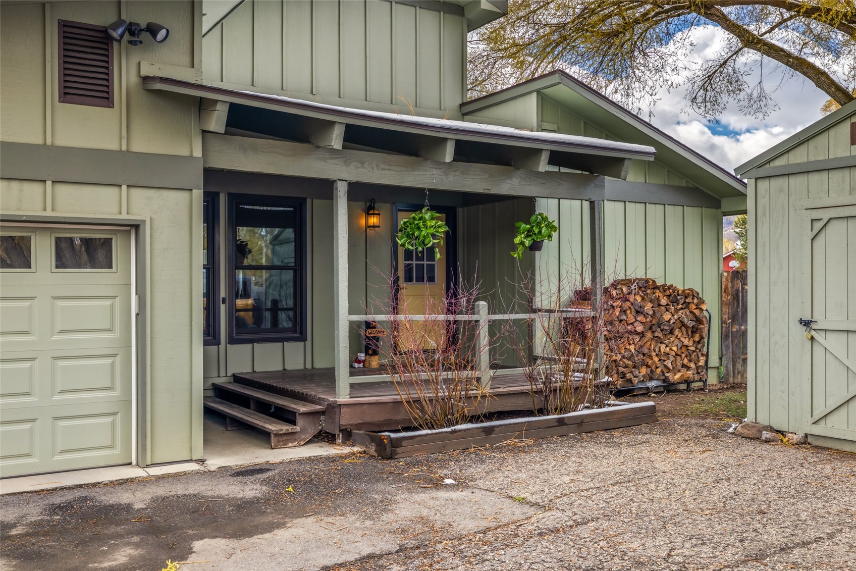 2555 Honeysuckle LANE