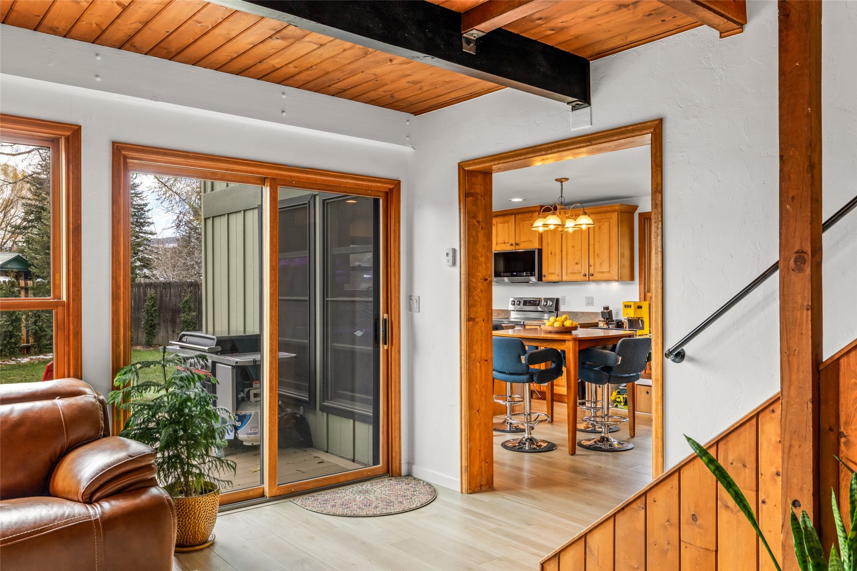 2555 Honeysuckle LANE