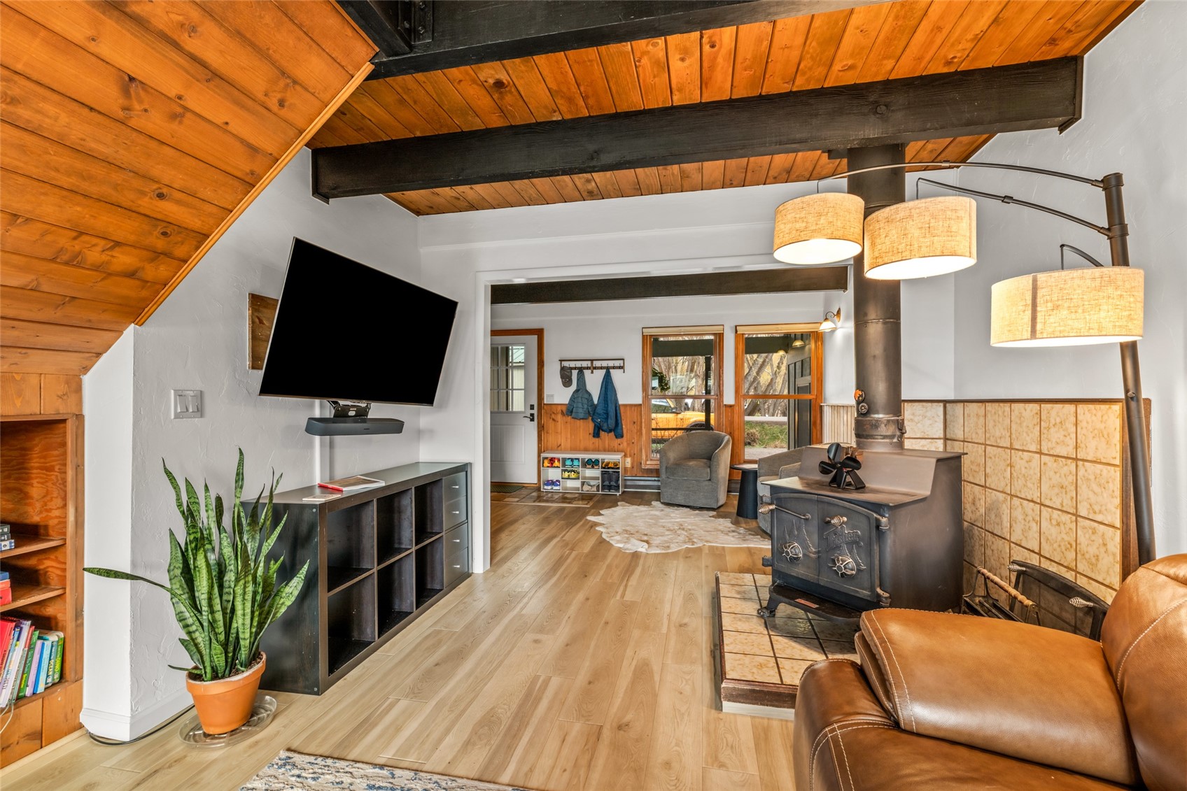 2555 Honeysuckle LANE