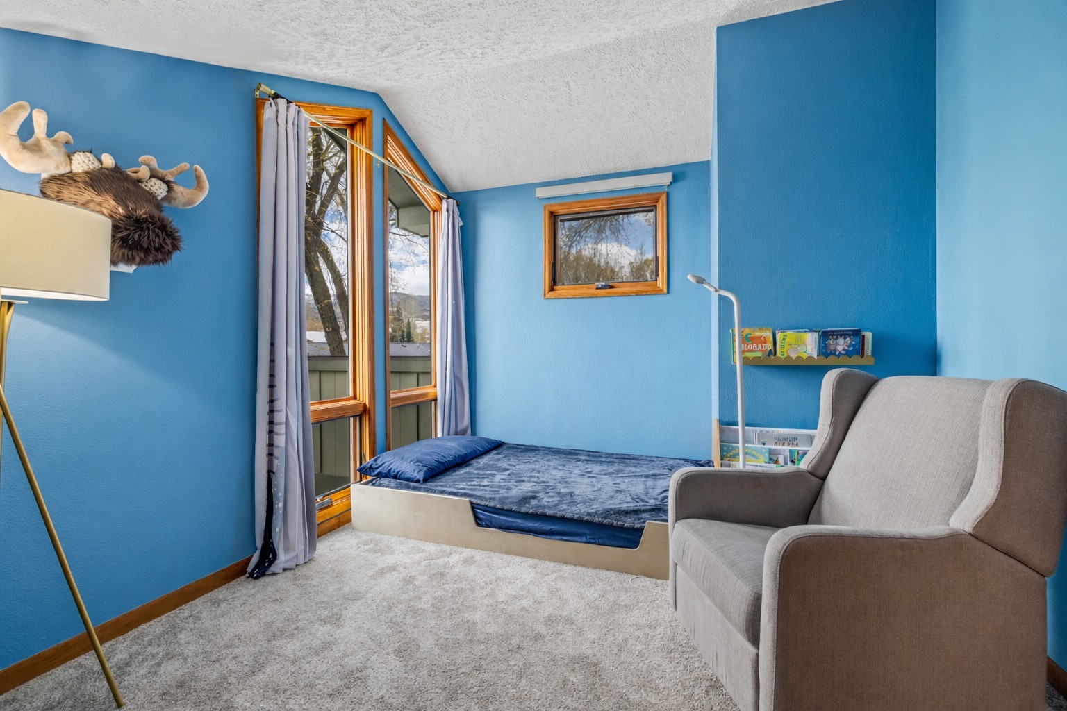 2555 Honeysuckle LANE