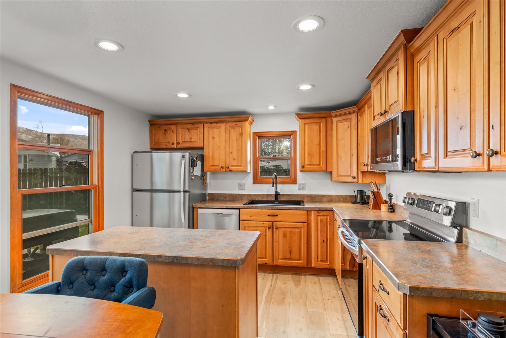 2555 Honeysuckle LANE