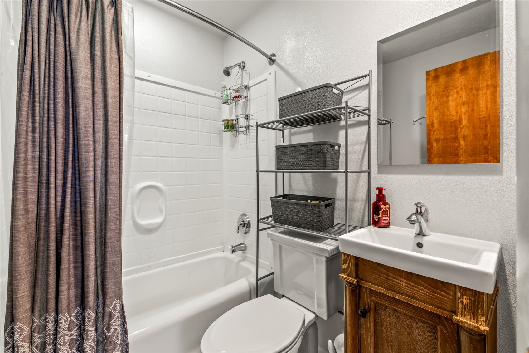 2555 Honeysuckle LANE