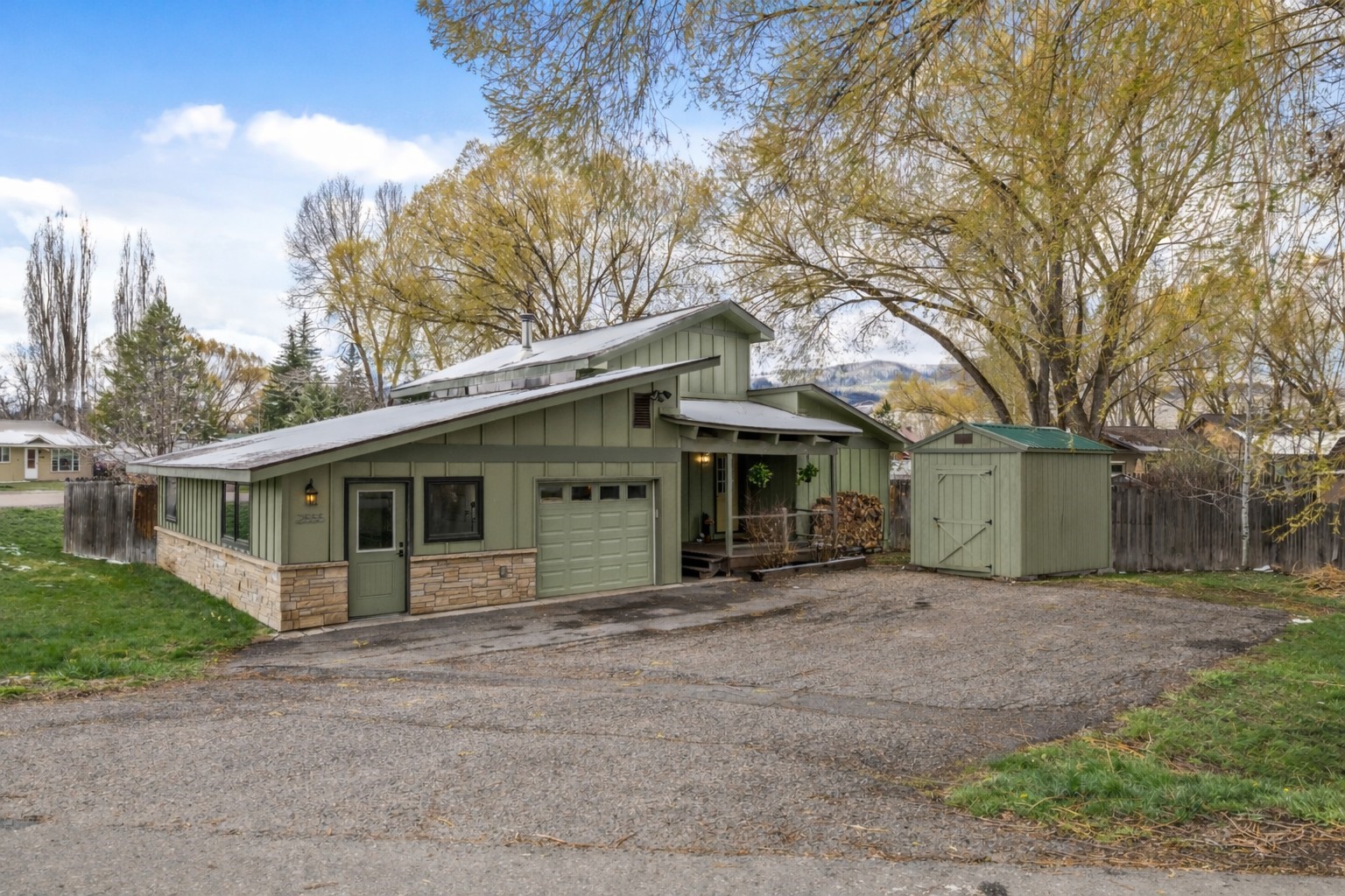 2555 Honeysuckle LANE