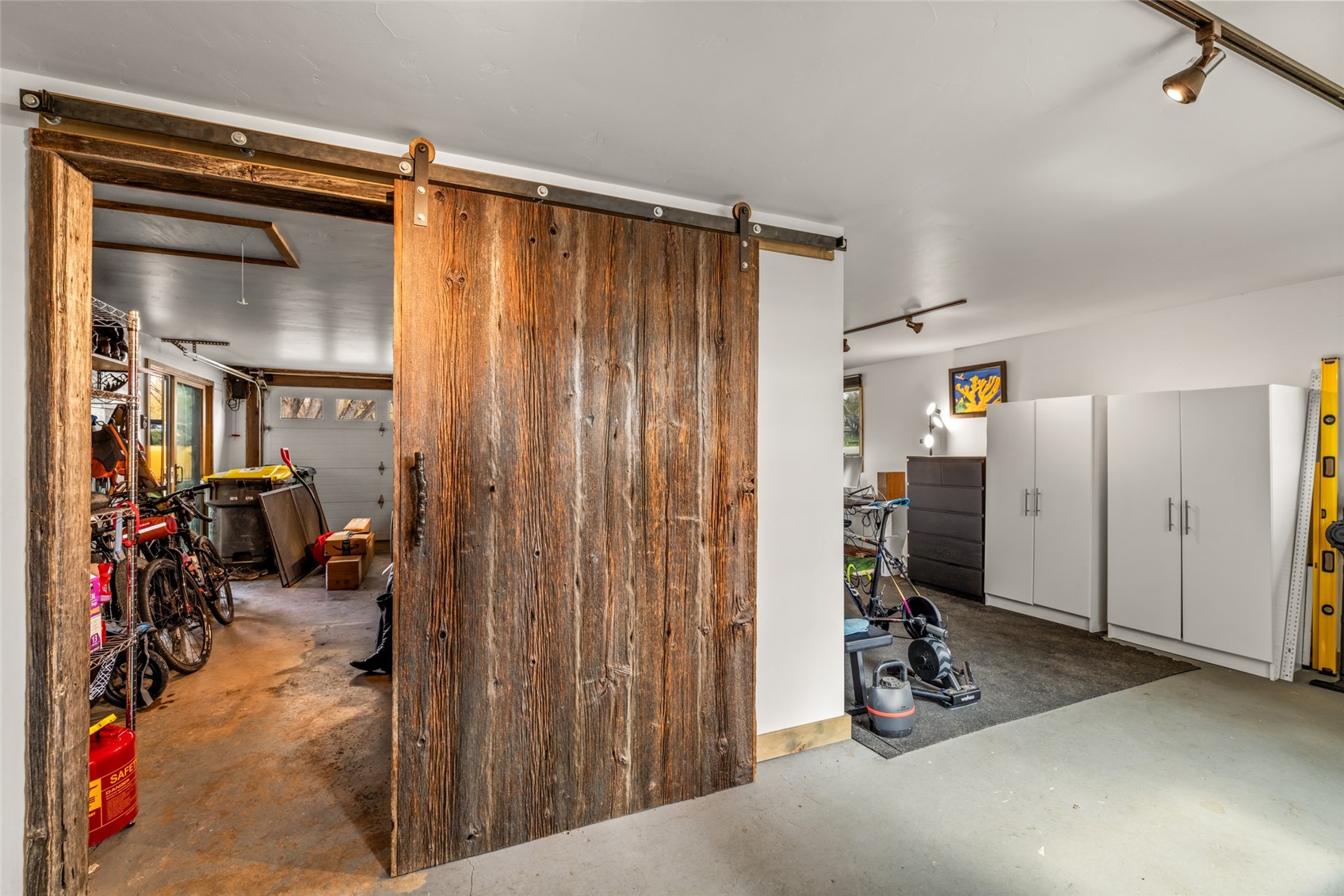 2555 Honeysuckle LANE