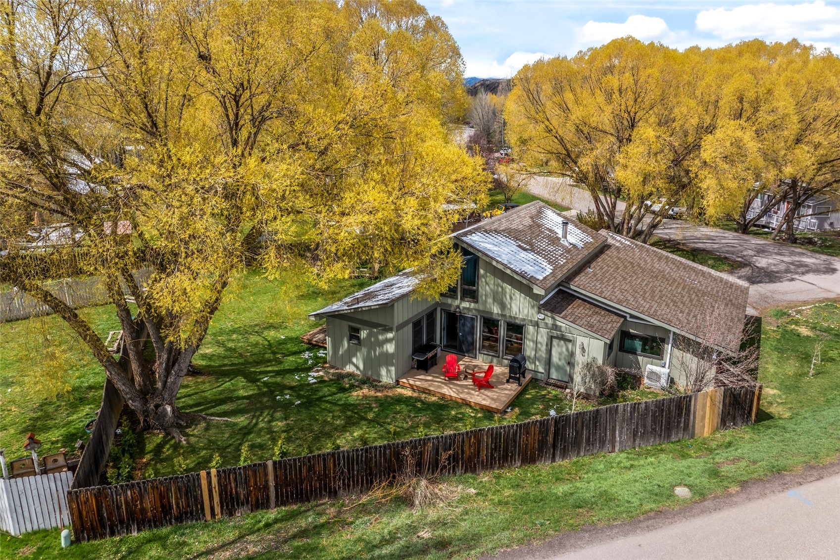 2555 Honeysuckle LANE