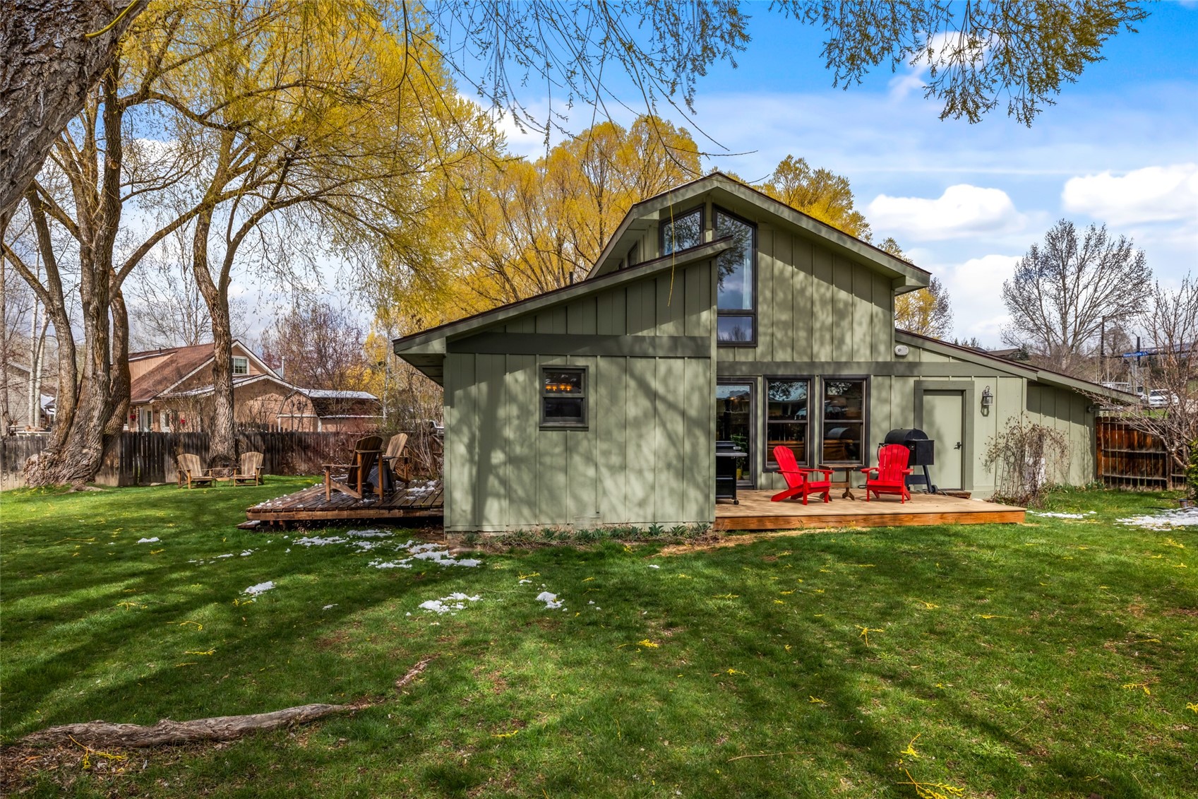 2555 Honeysuckle LANE