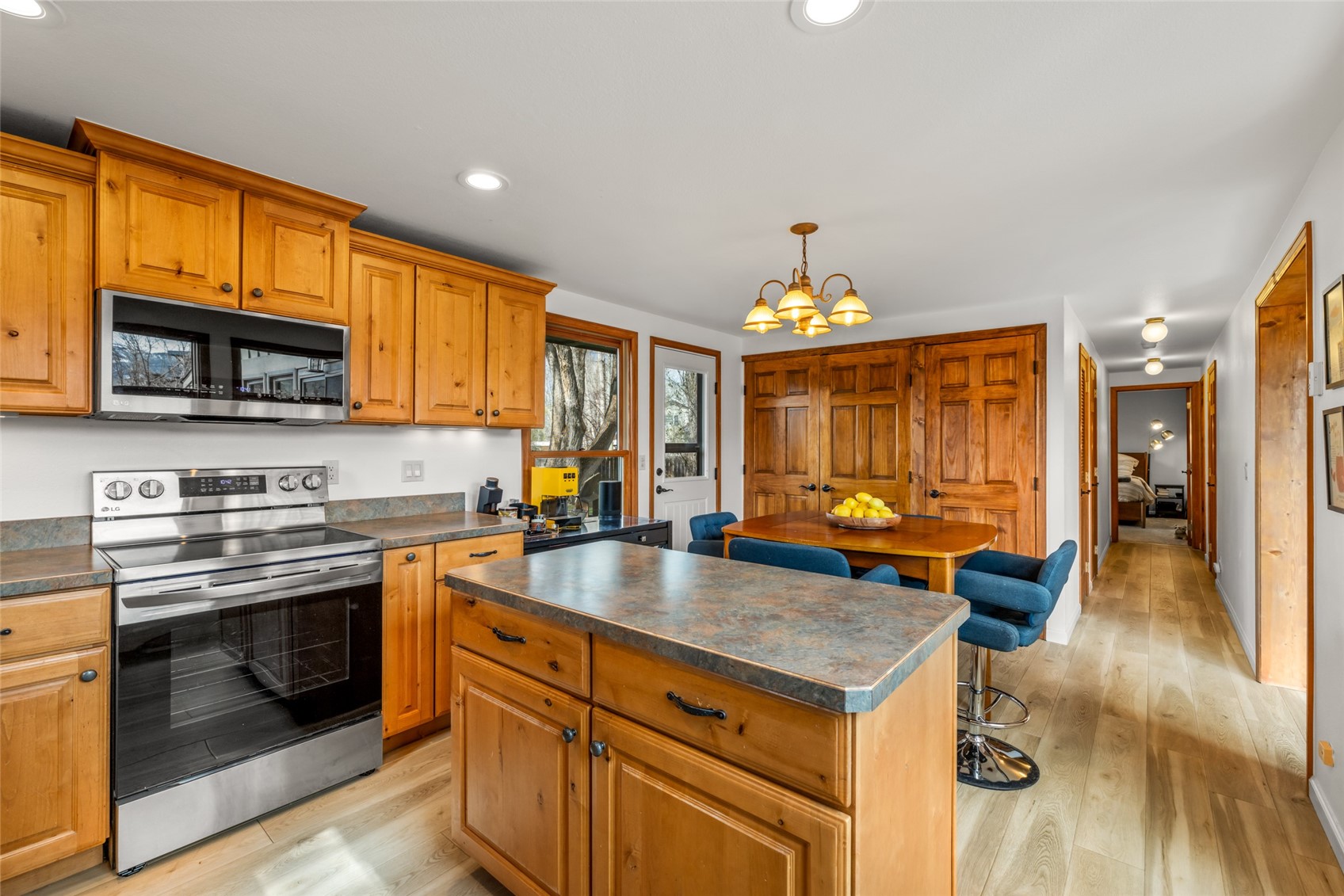 2555 Honeysuckle LANE