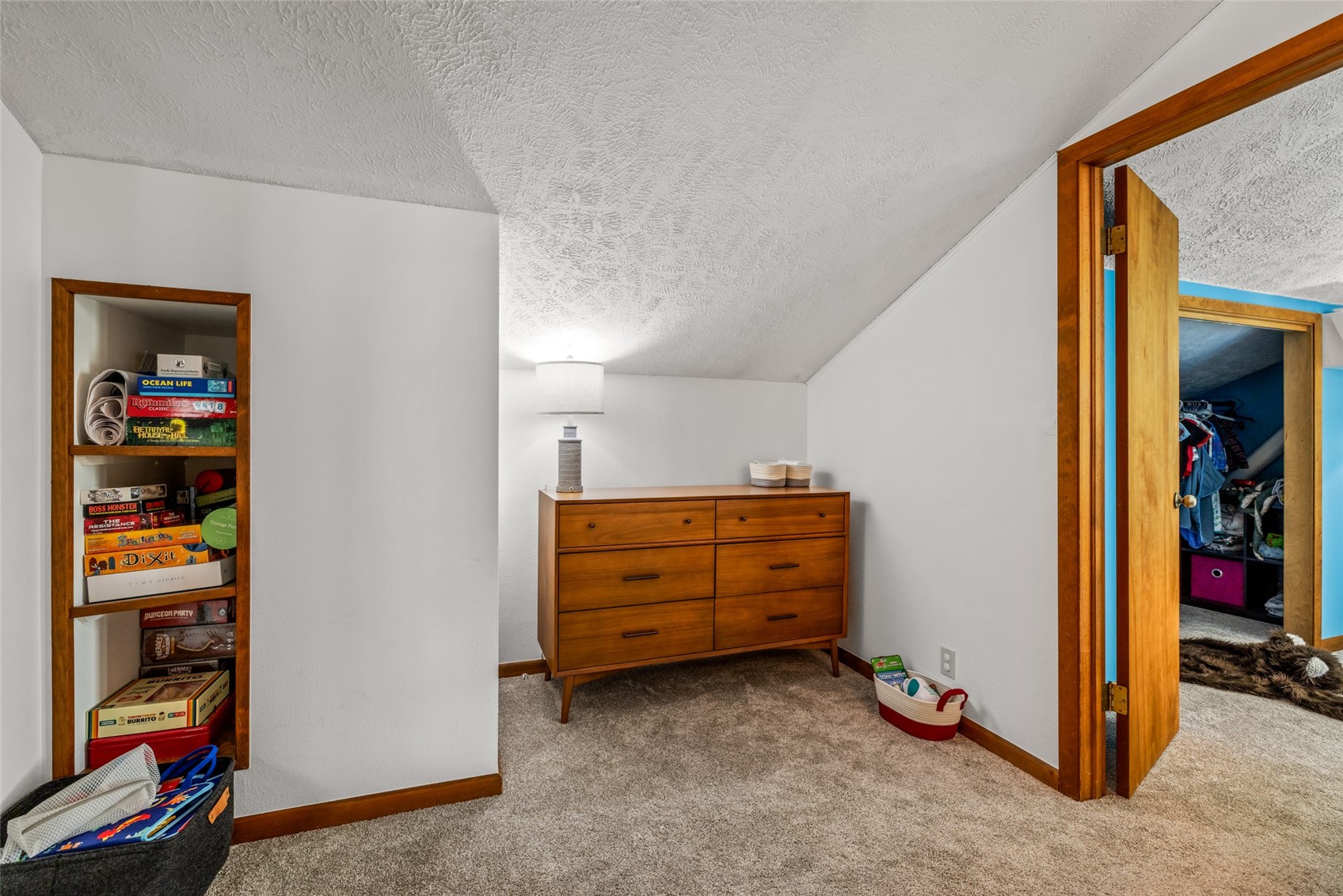 2555 Honeysuckle LANE