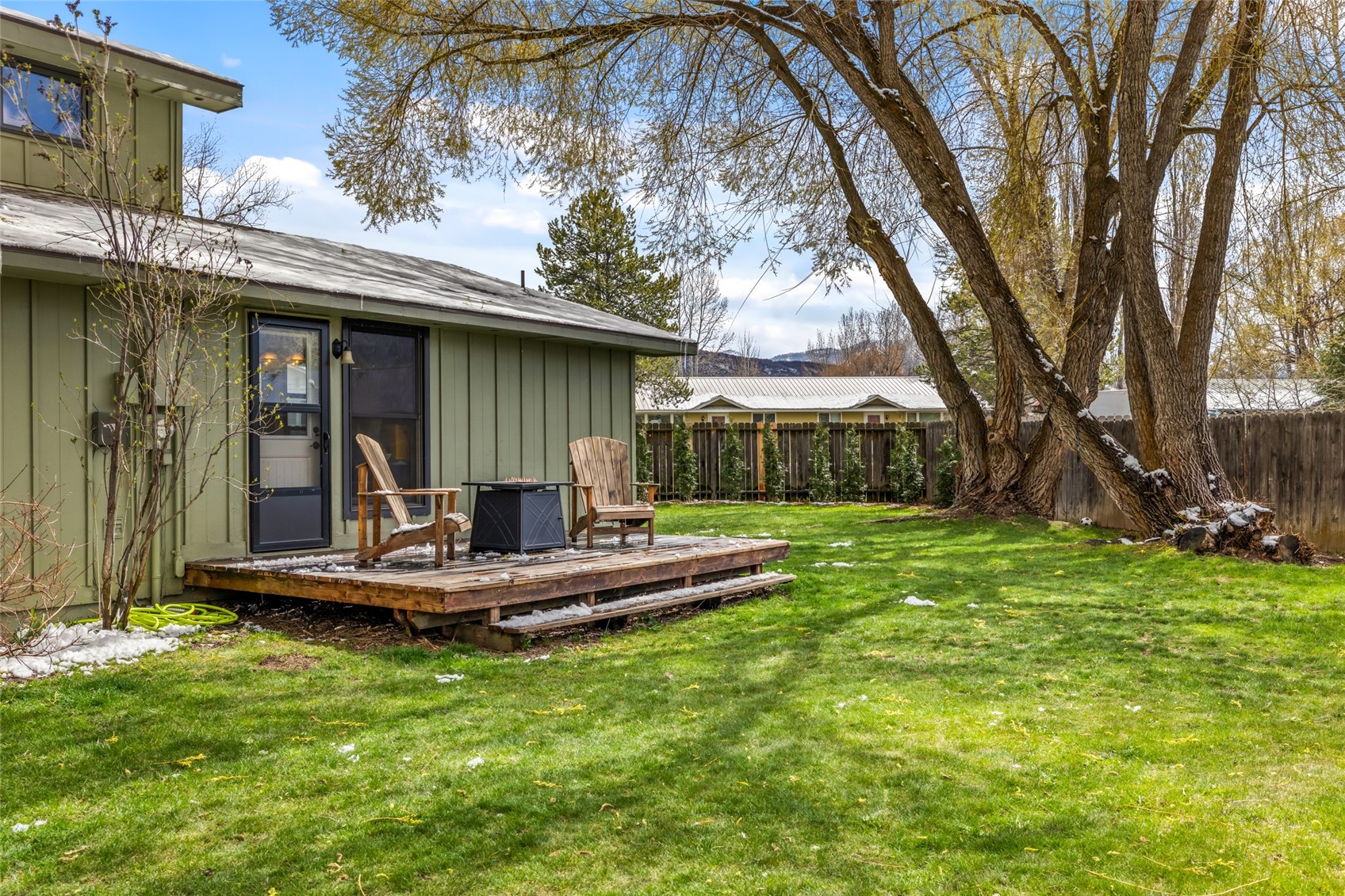 2555 Honeysuckle LANE