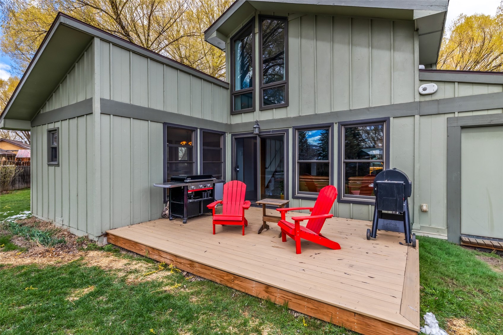 2555 Honeysuckle LANE