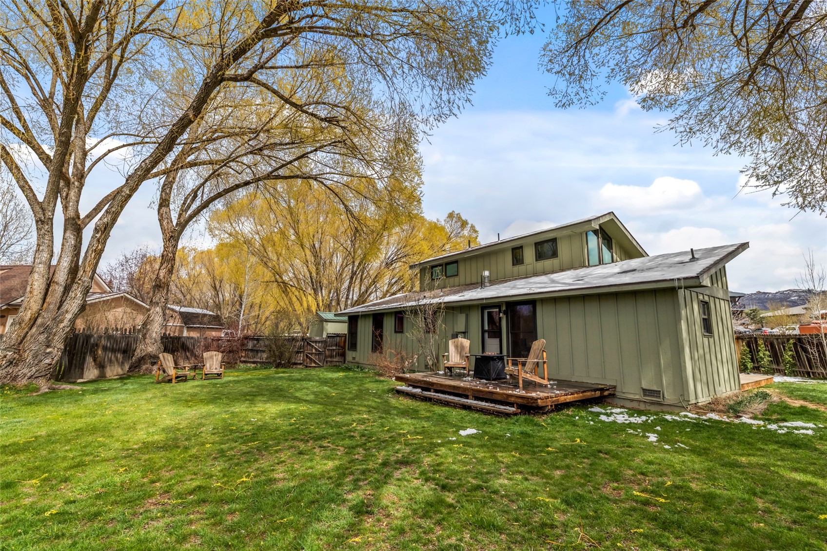 2555 Honeysuckle LANE