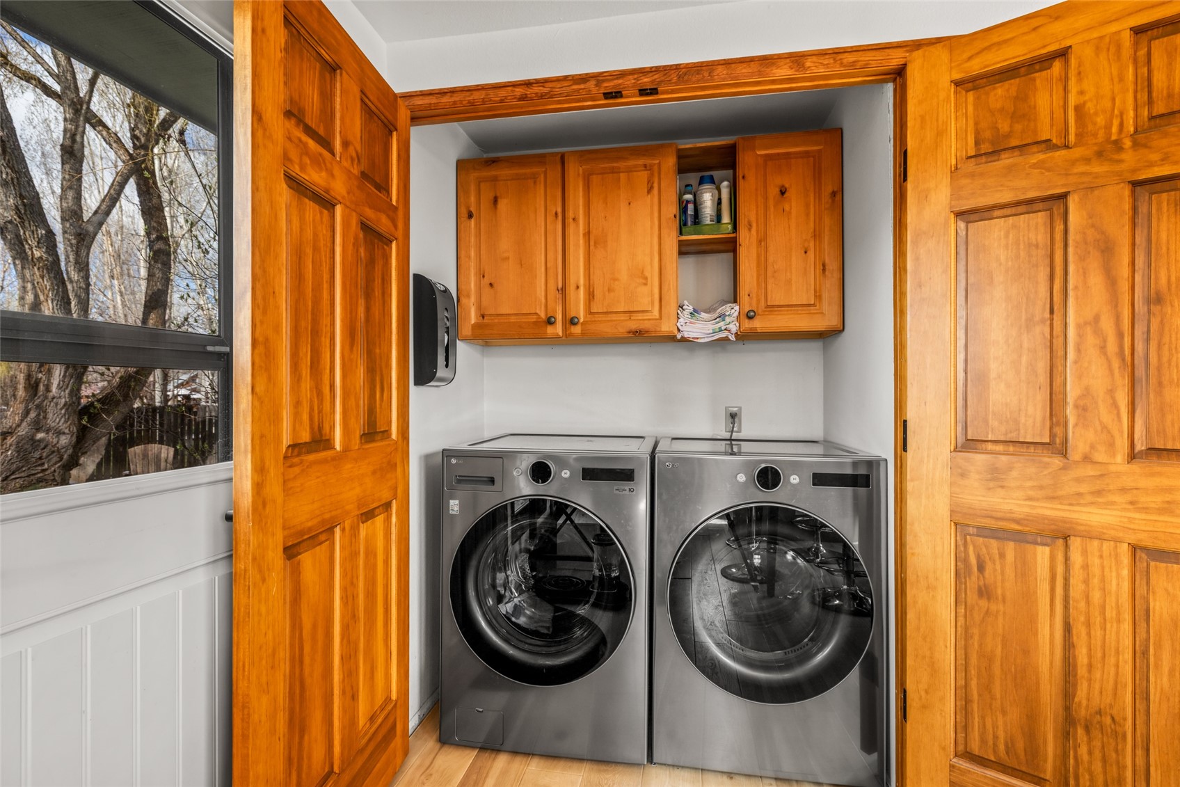 2555 Honeysuckle LANE