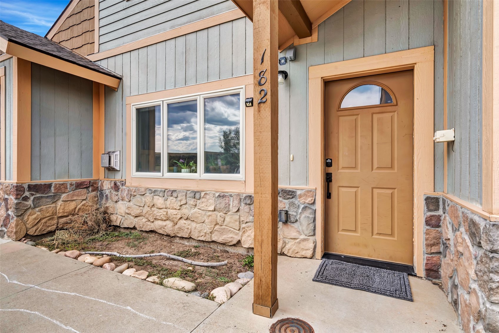 182 S 6th STREET -
