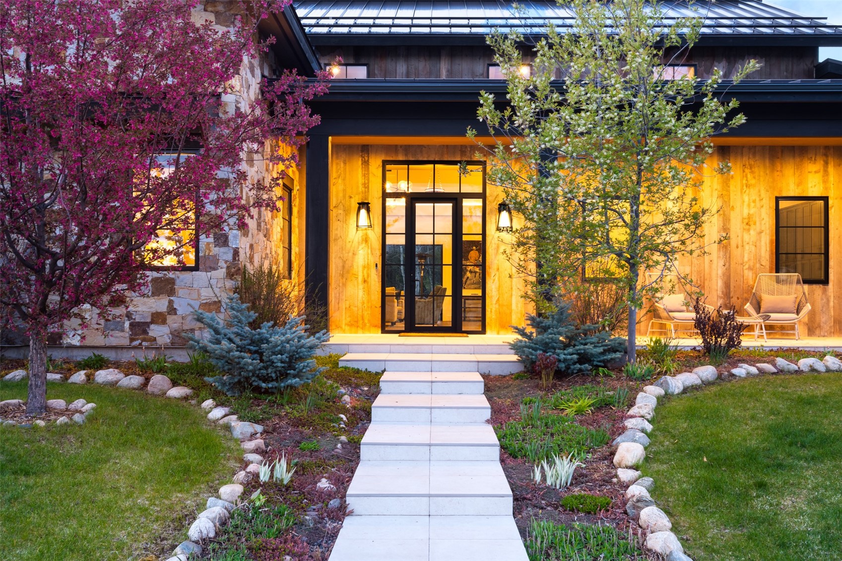 1375 Secluded COURT