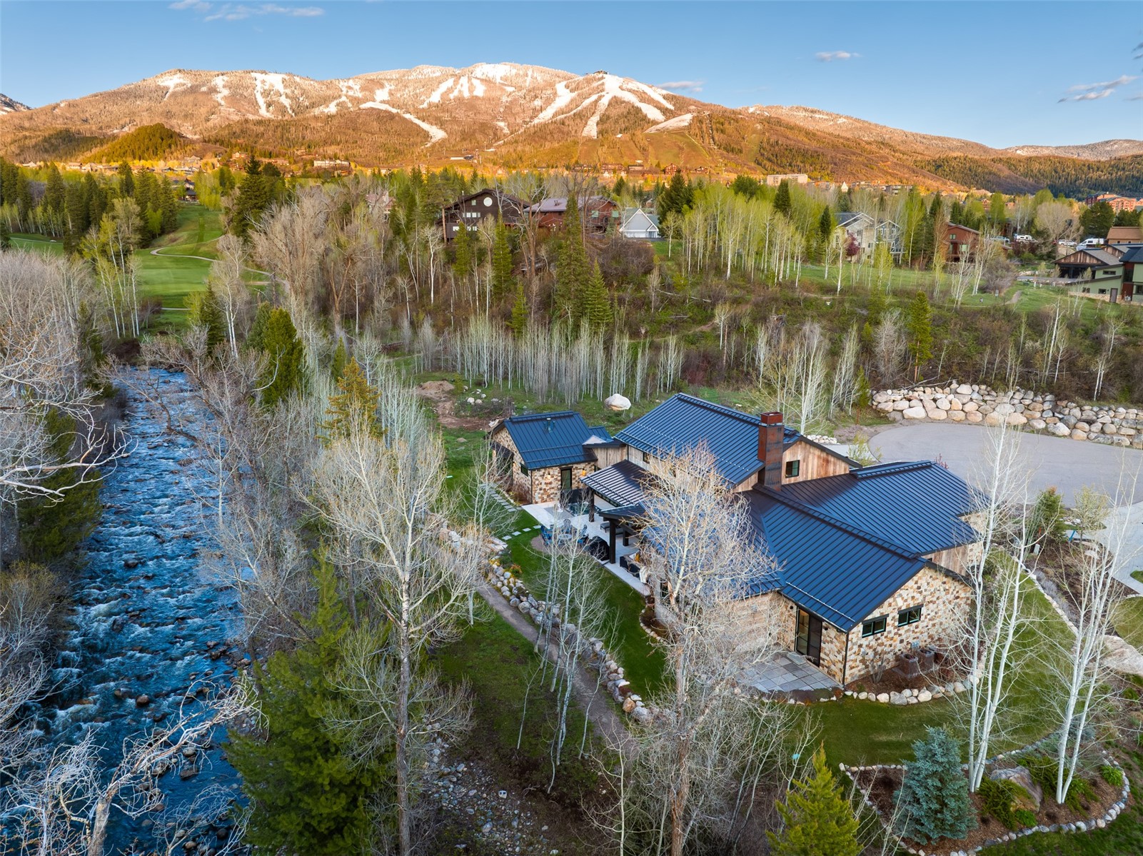 1375 Secluded COURT