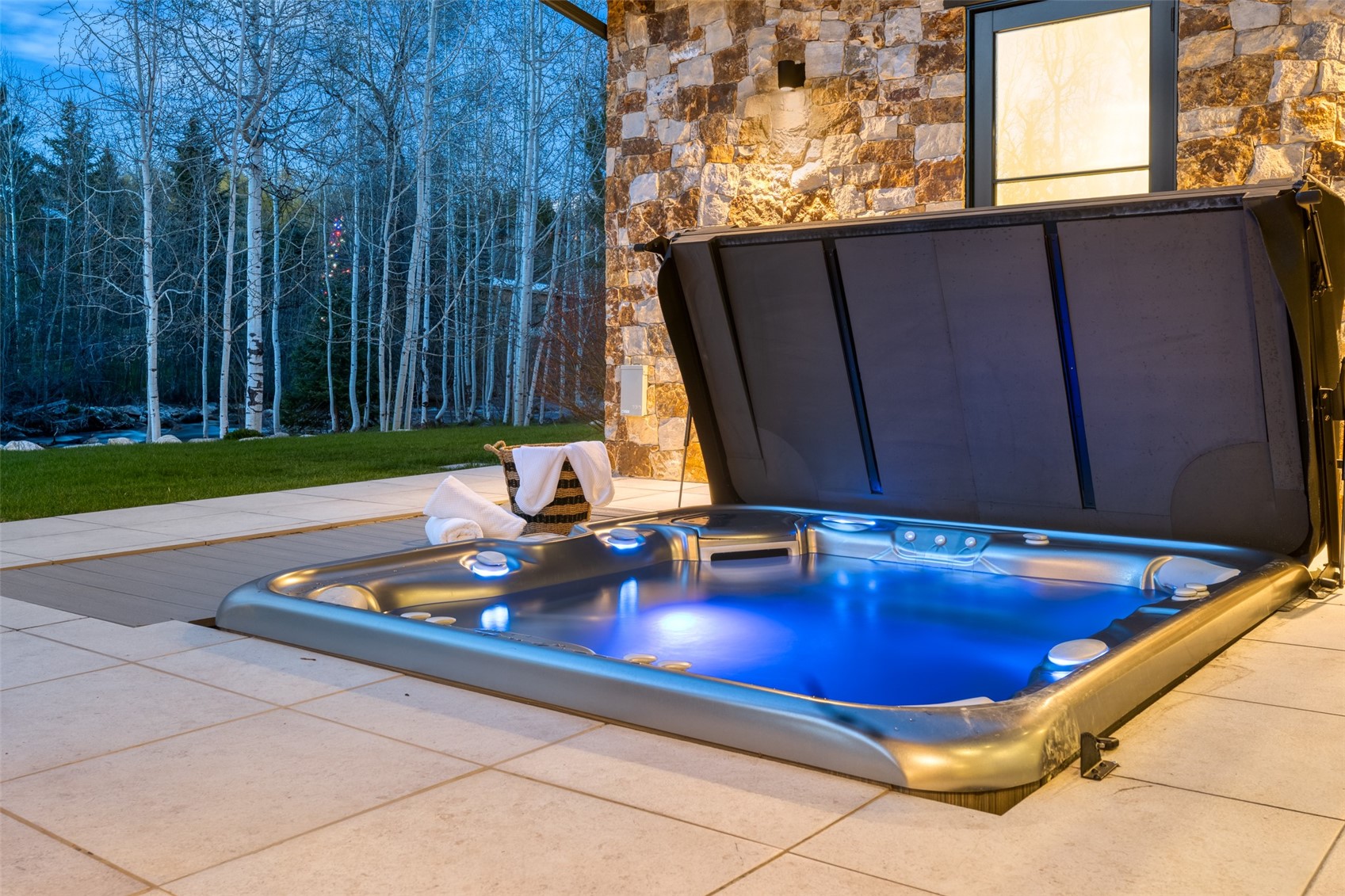 1375 Secluded COURT