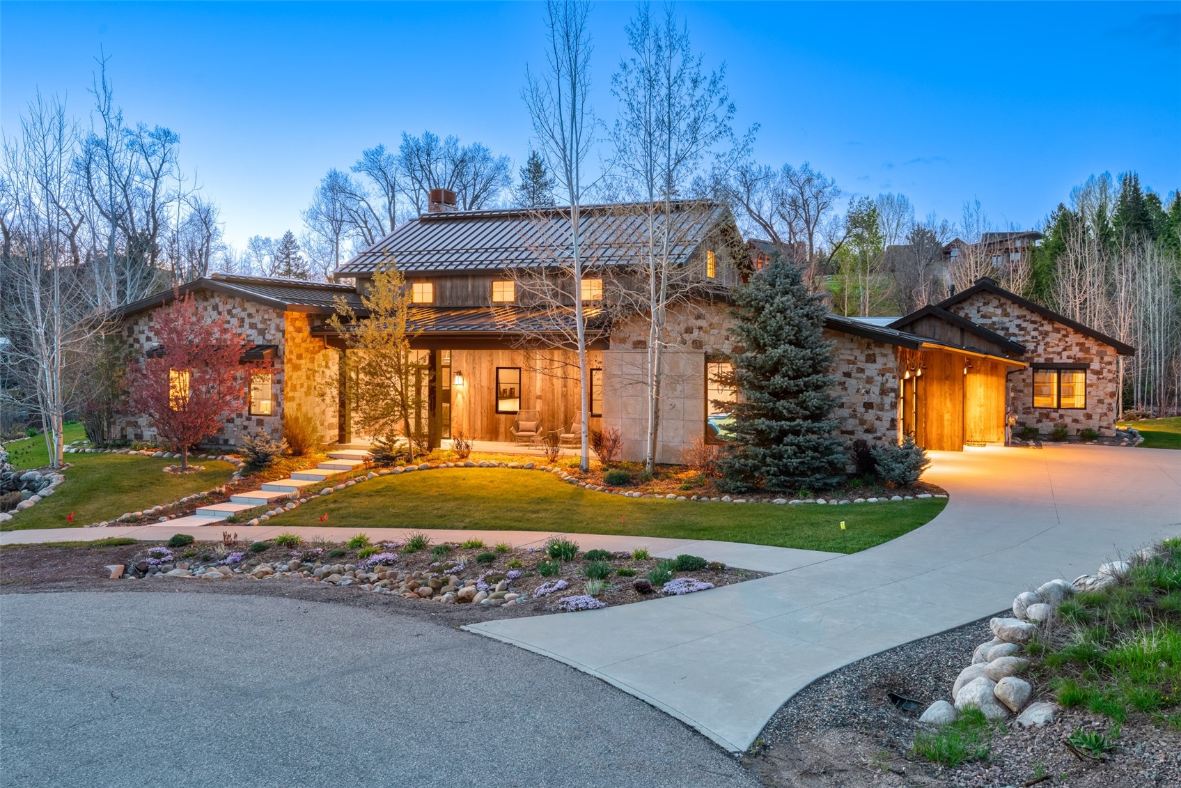 1375 Secluded COURT