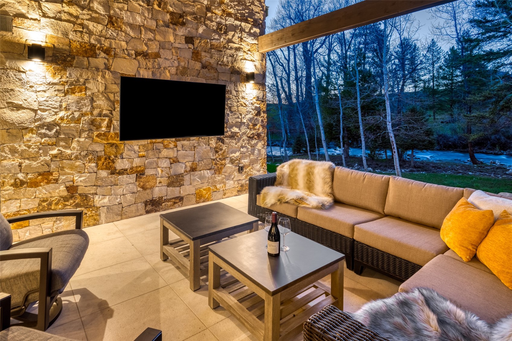 1375 Secluded COURT