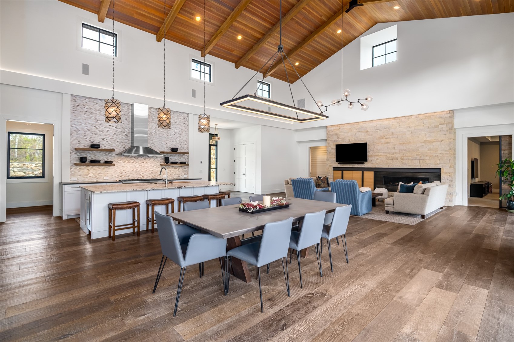 1375 Secluded COURT