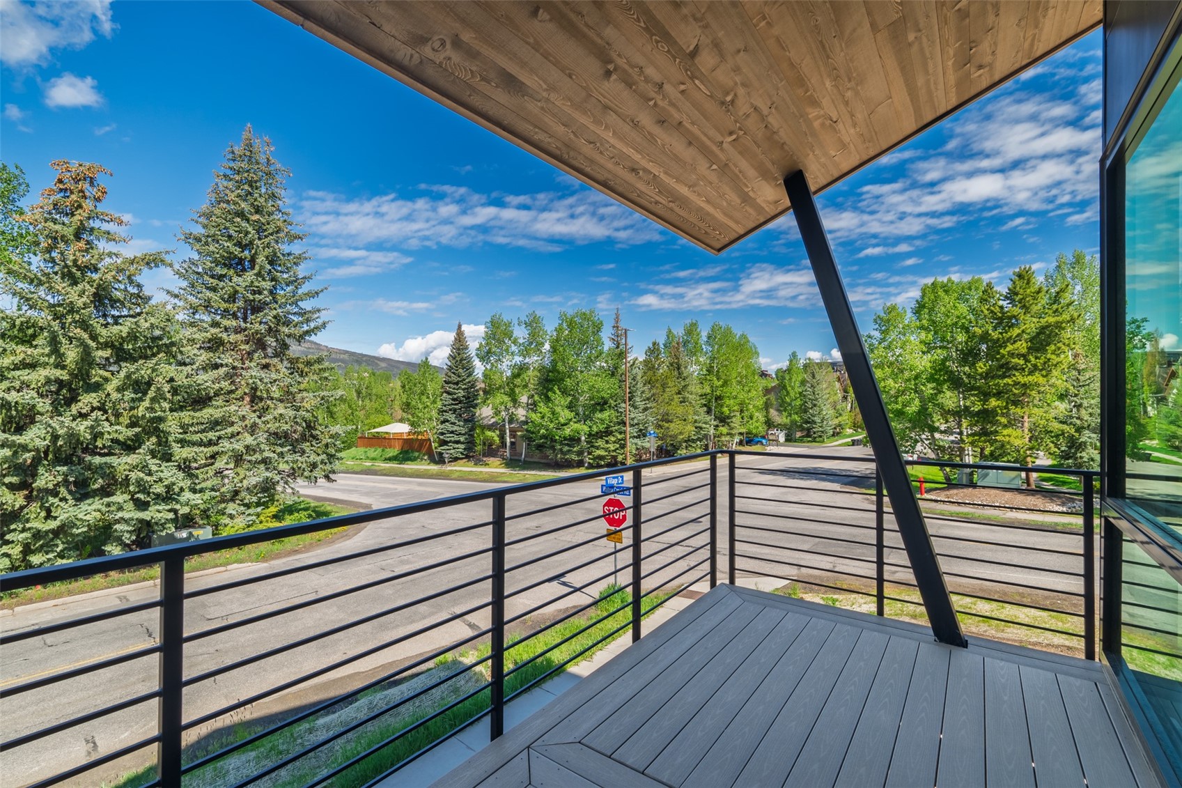 2936 Village DRIVE 1