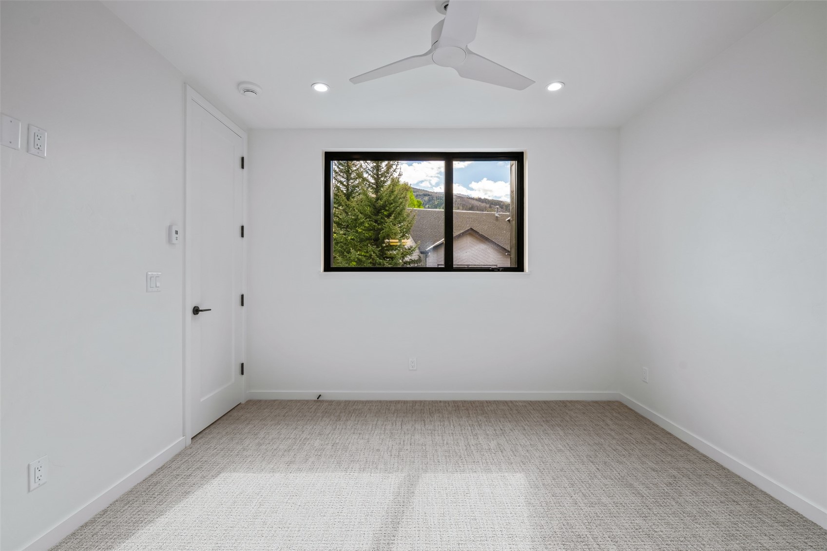 2936 Village DRIVE 1