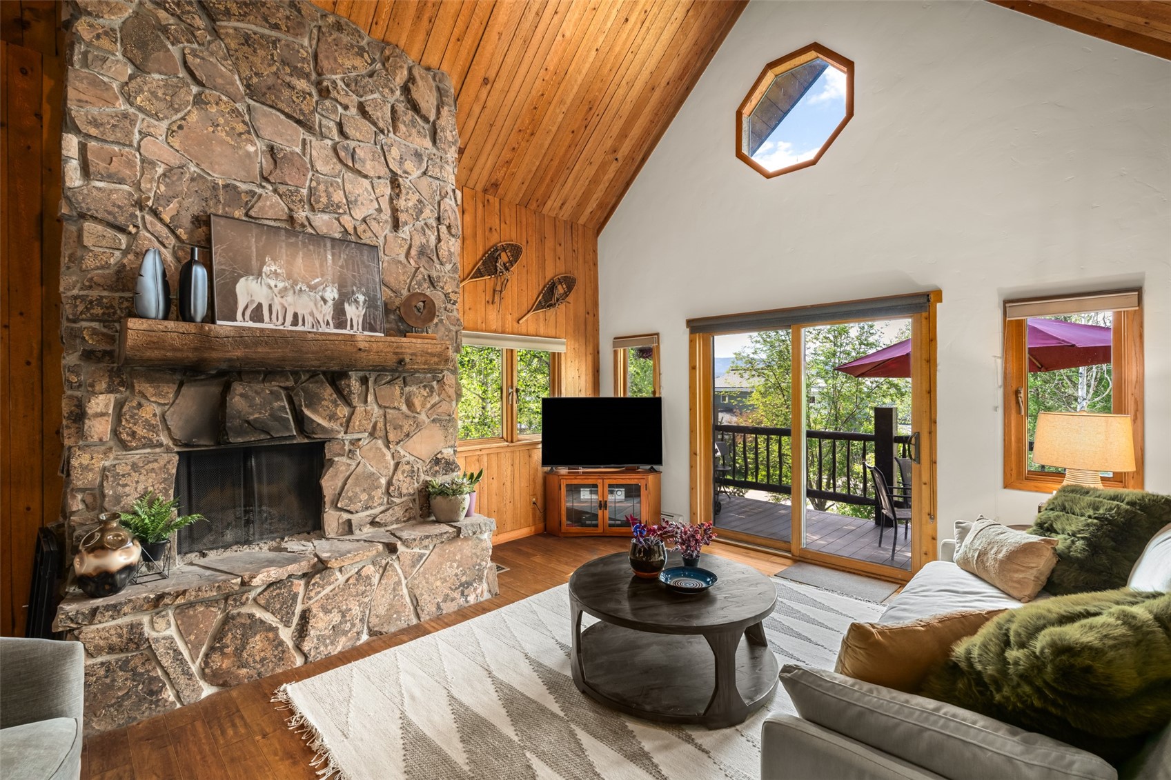 1100 Thornburg STREET