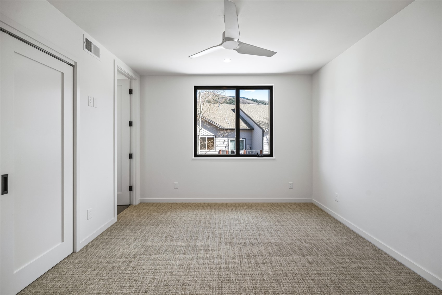 2944 Village DRIVE 3
