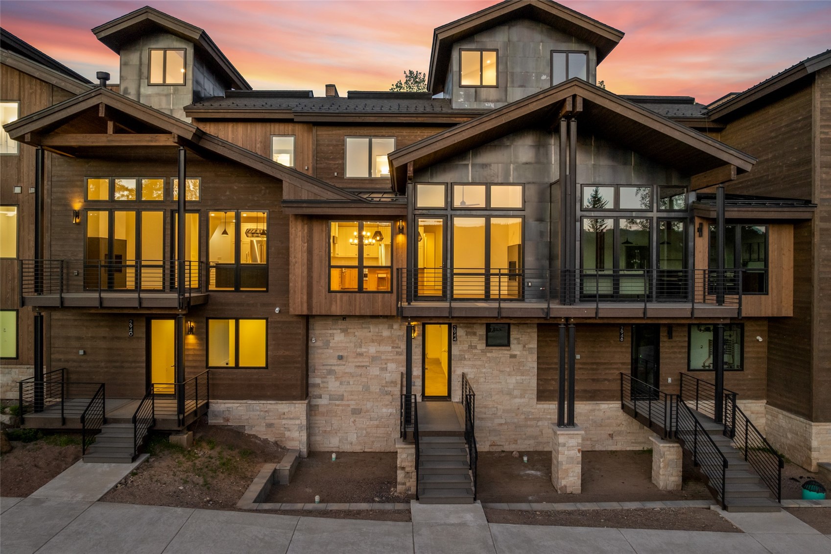 2944 Village DRIVE 3
