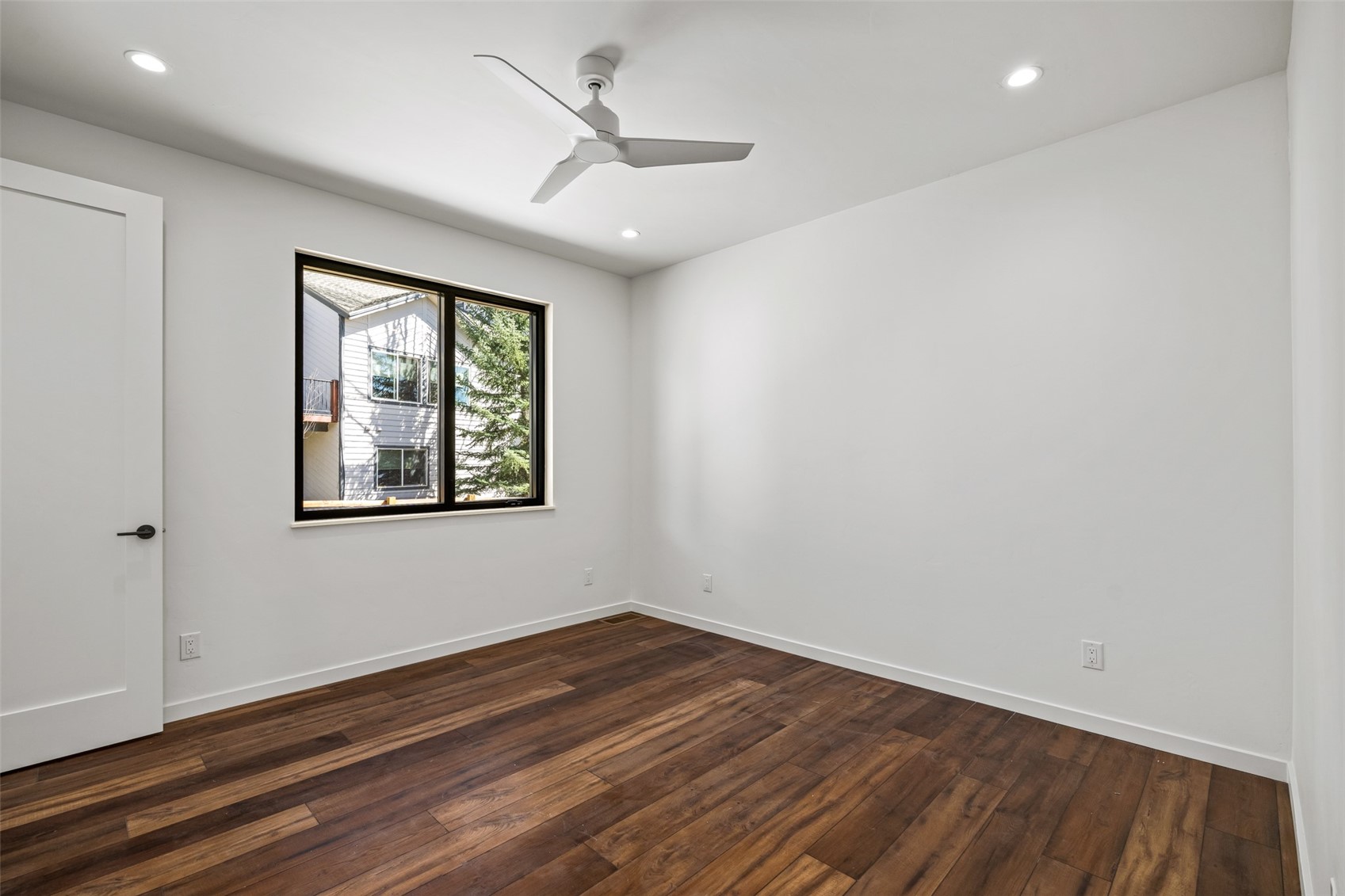 2944 Village DRIVE 3