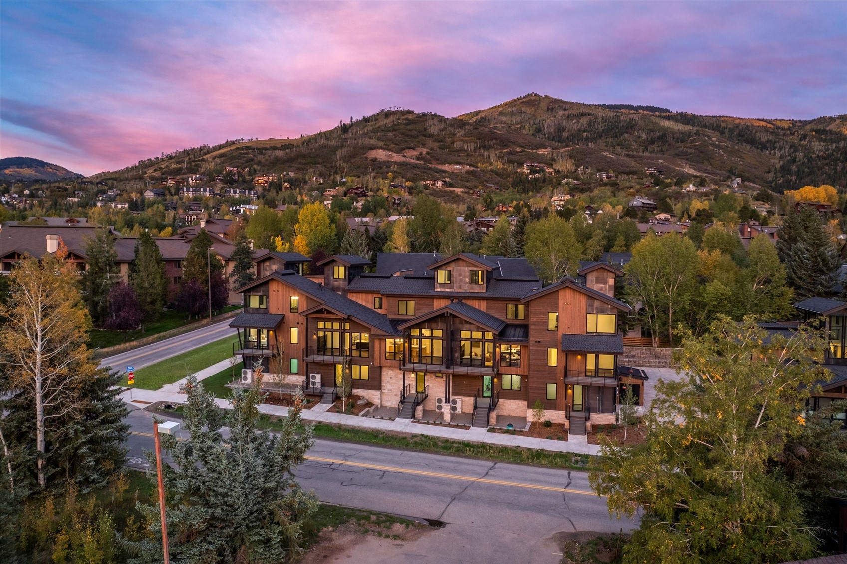 2944 Village DRIVE 3