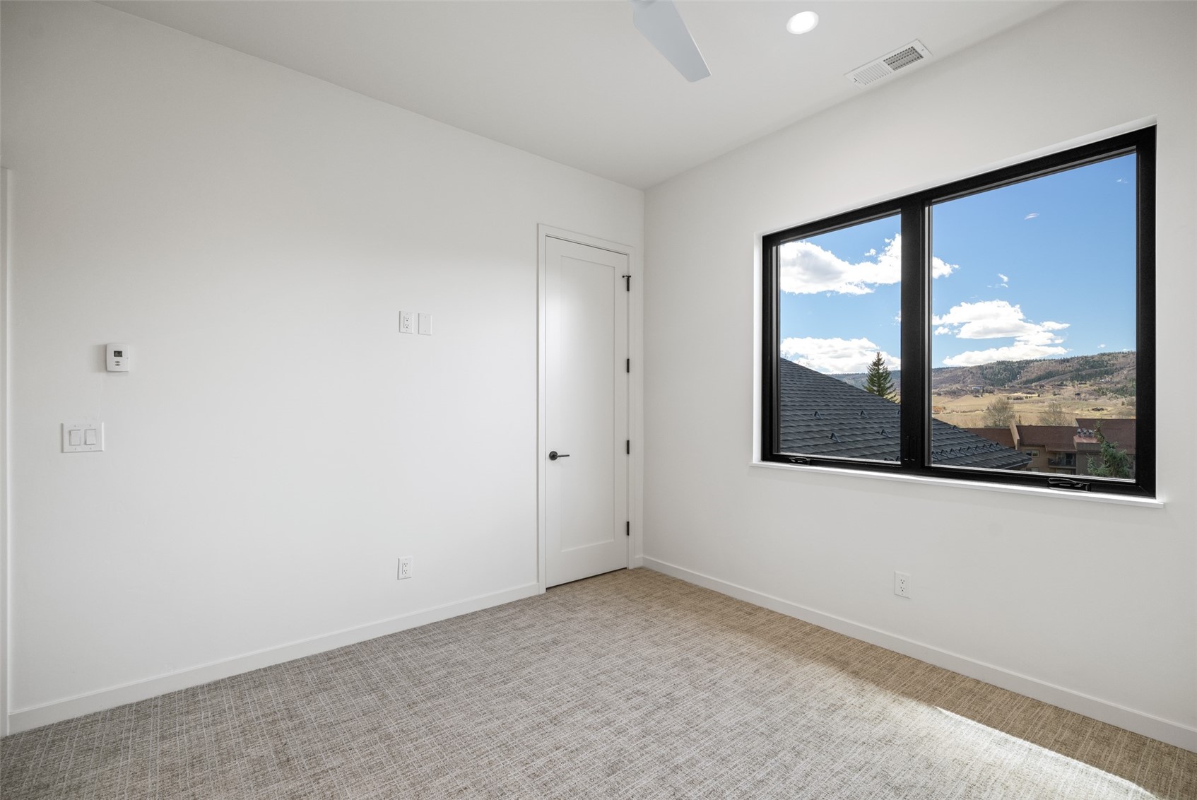 2944 Village DRIVE 3