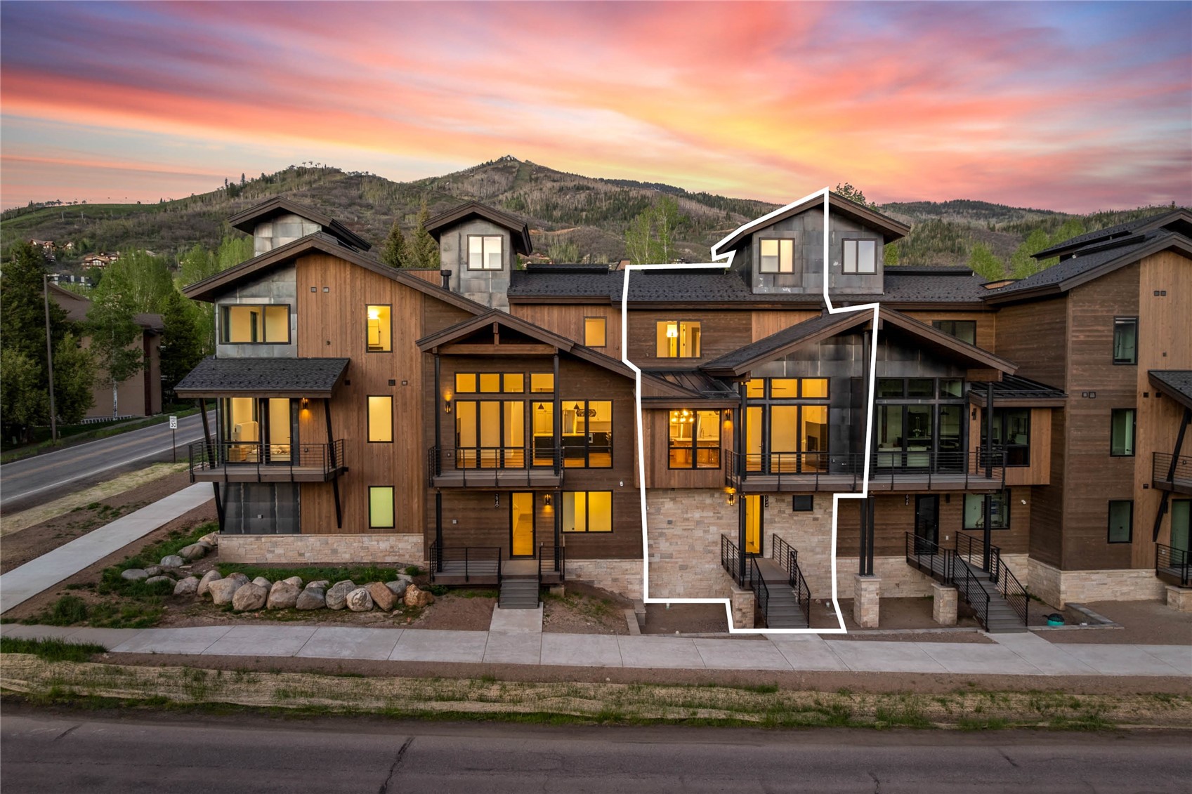 2944 Village DRIVE 3