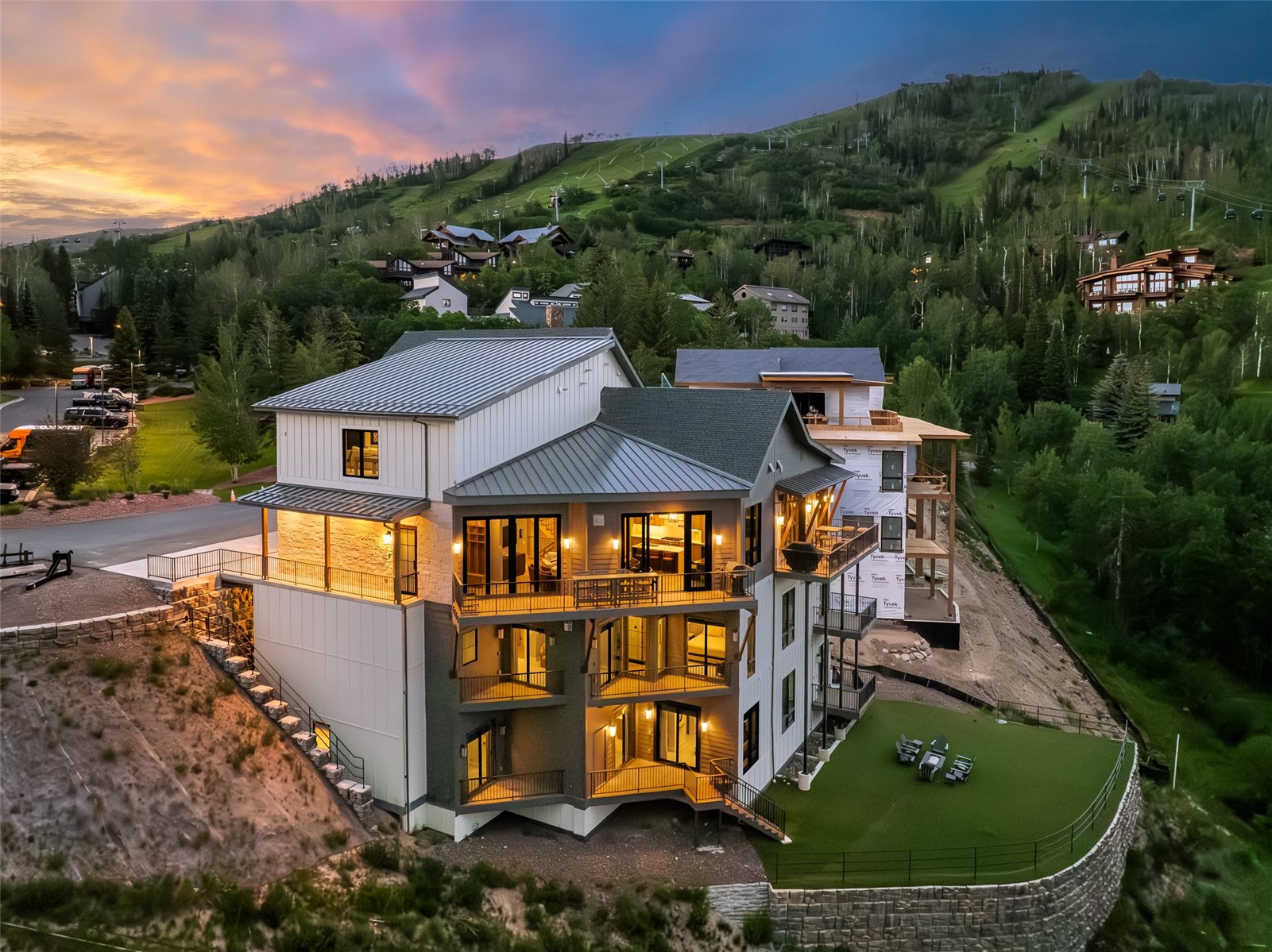 2408 Chutes LANE