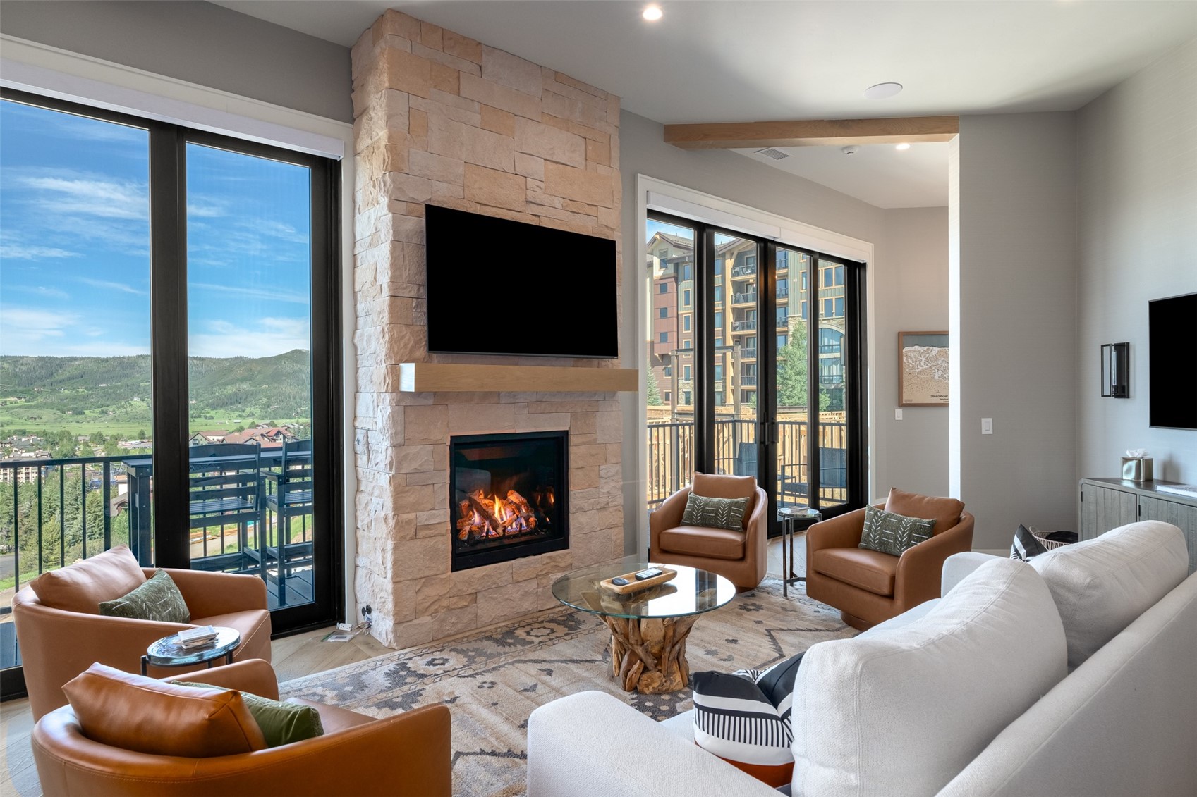 2408 Chutes LANE