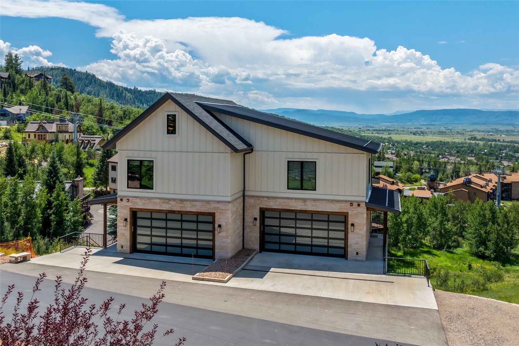 2408 Chutes LANE