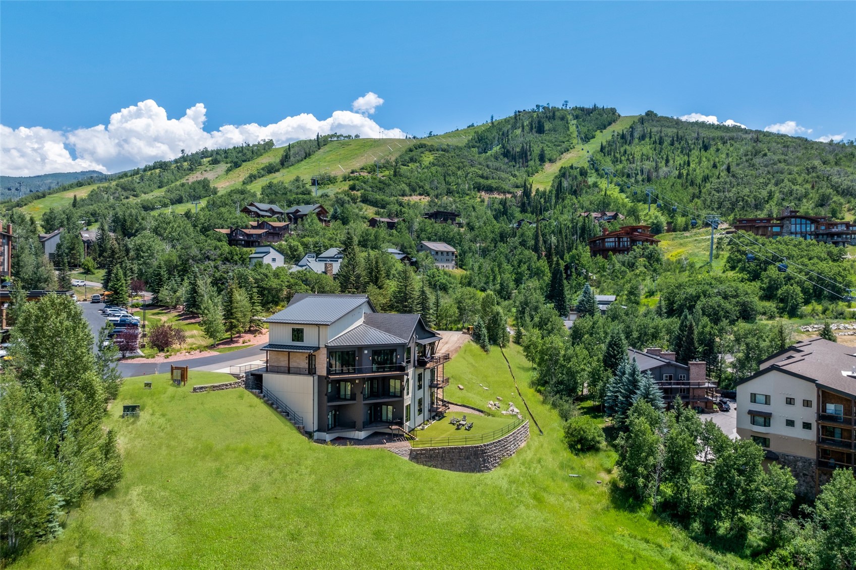 2408 Chutes LANE