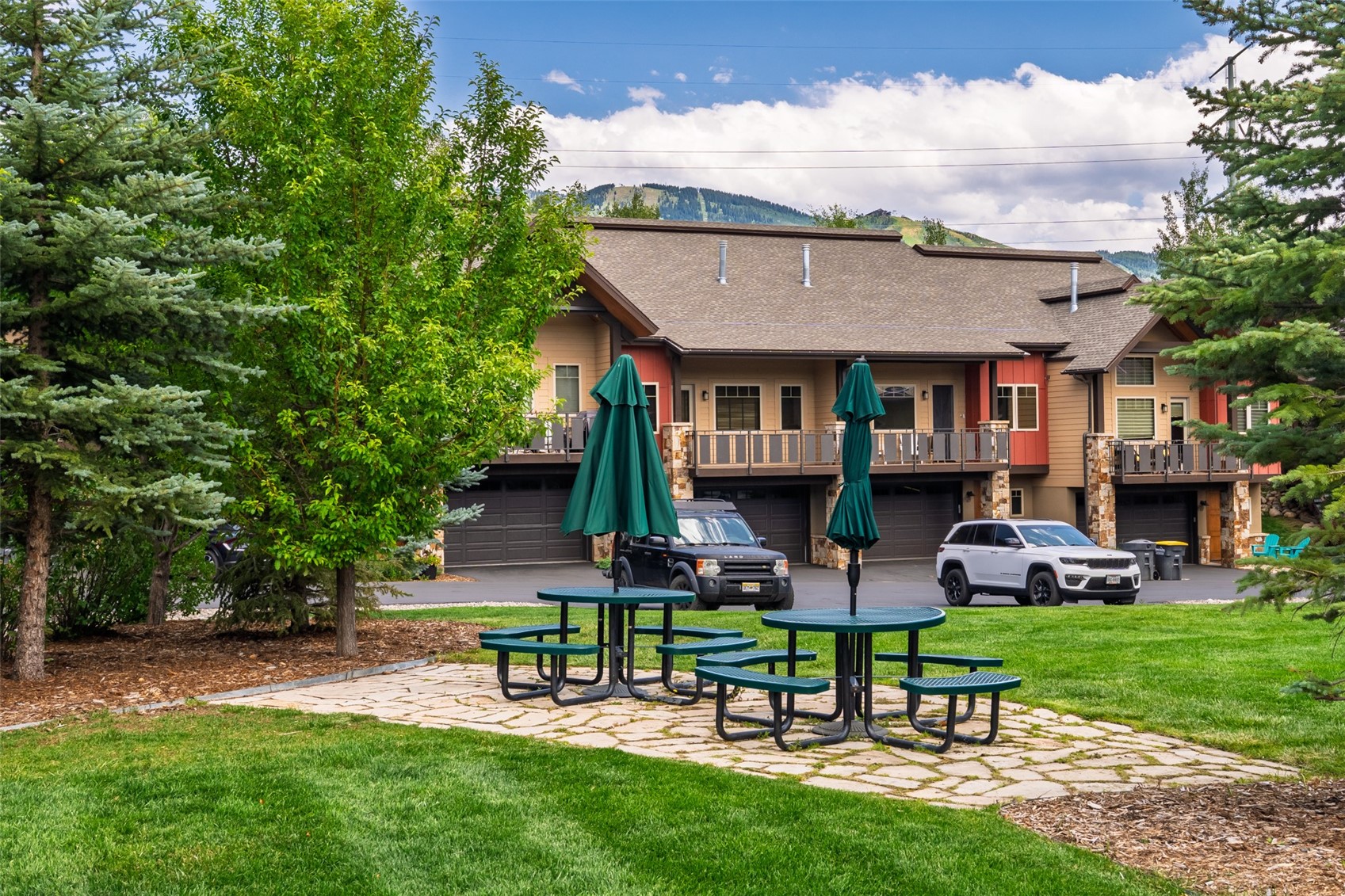 639 Clermont CIRCLE -