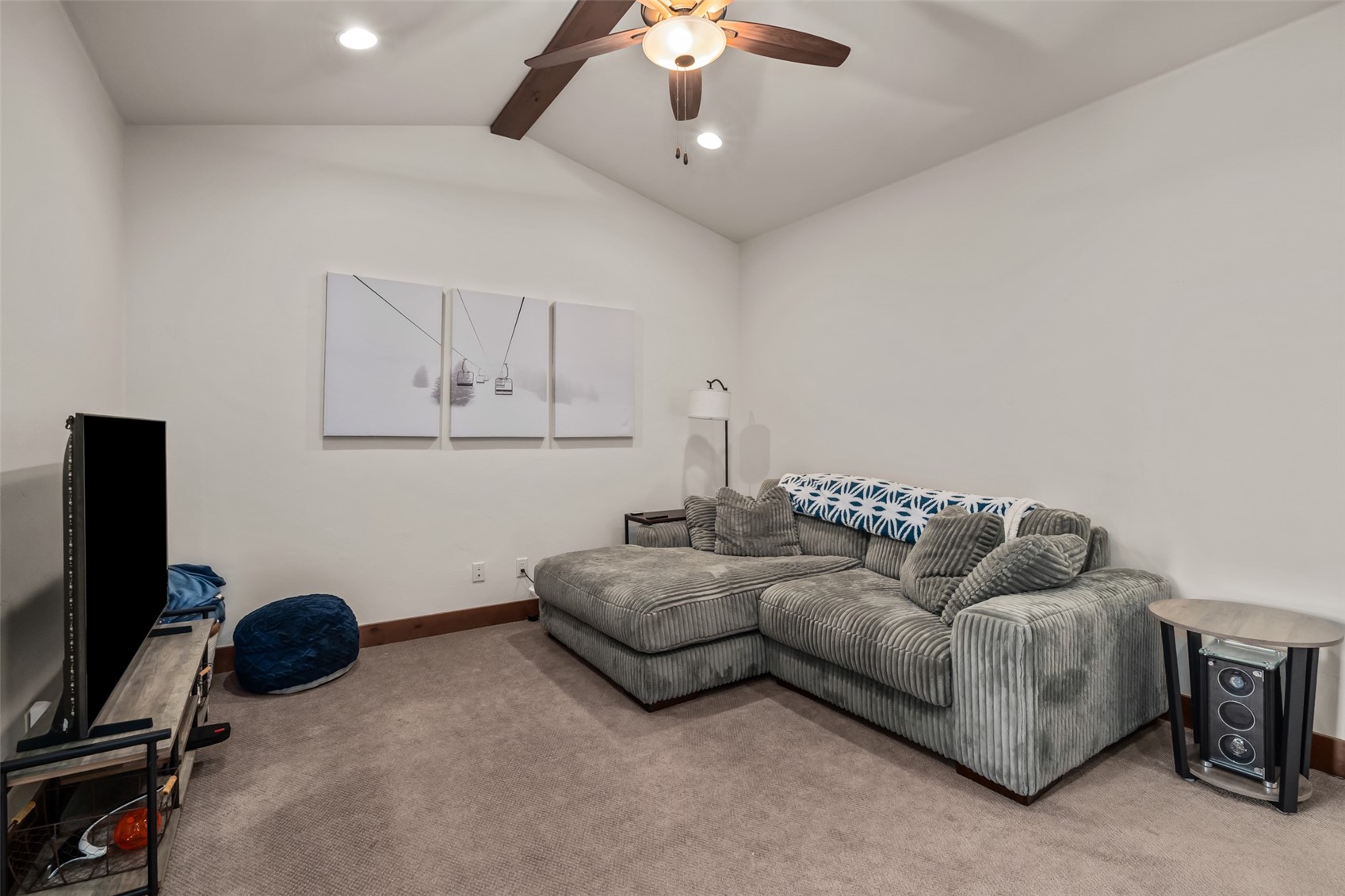 639 Clermont CIRCLE -