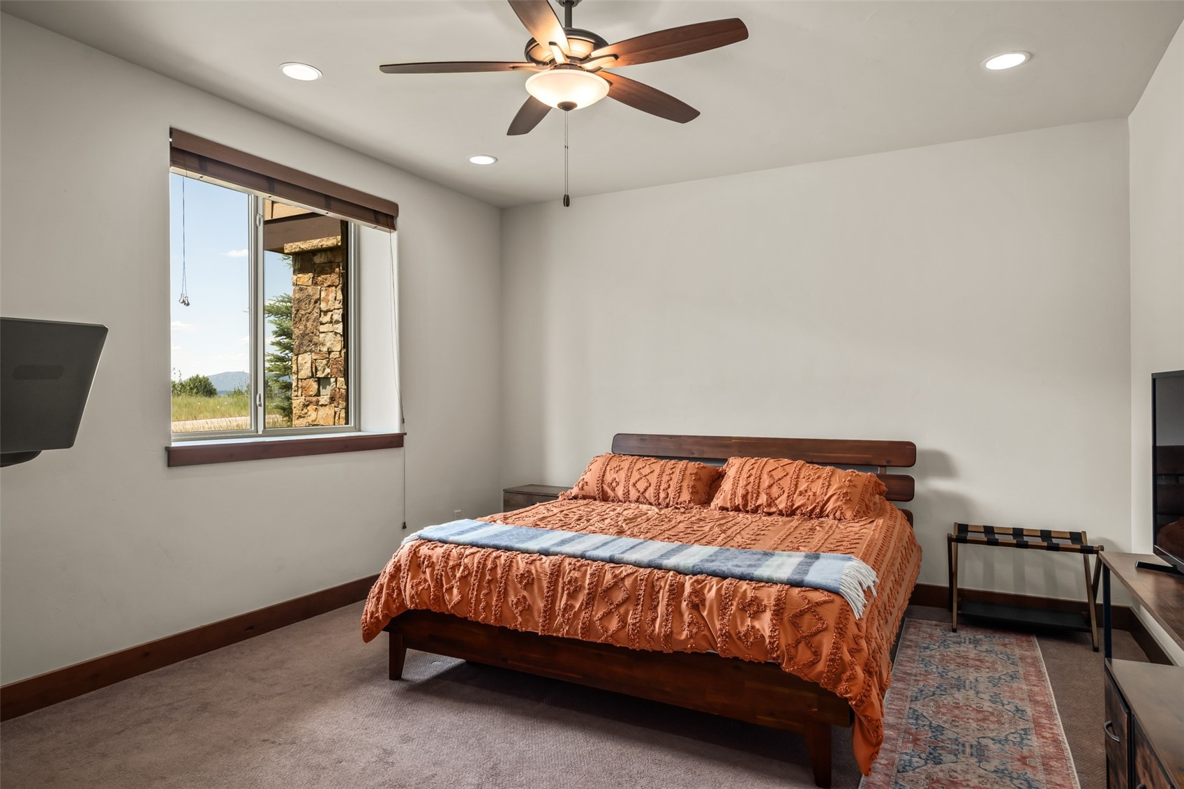 639 Clermont CIRCLE -