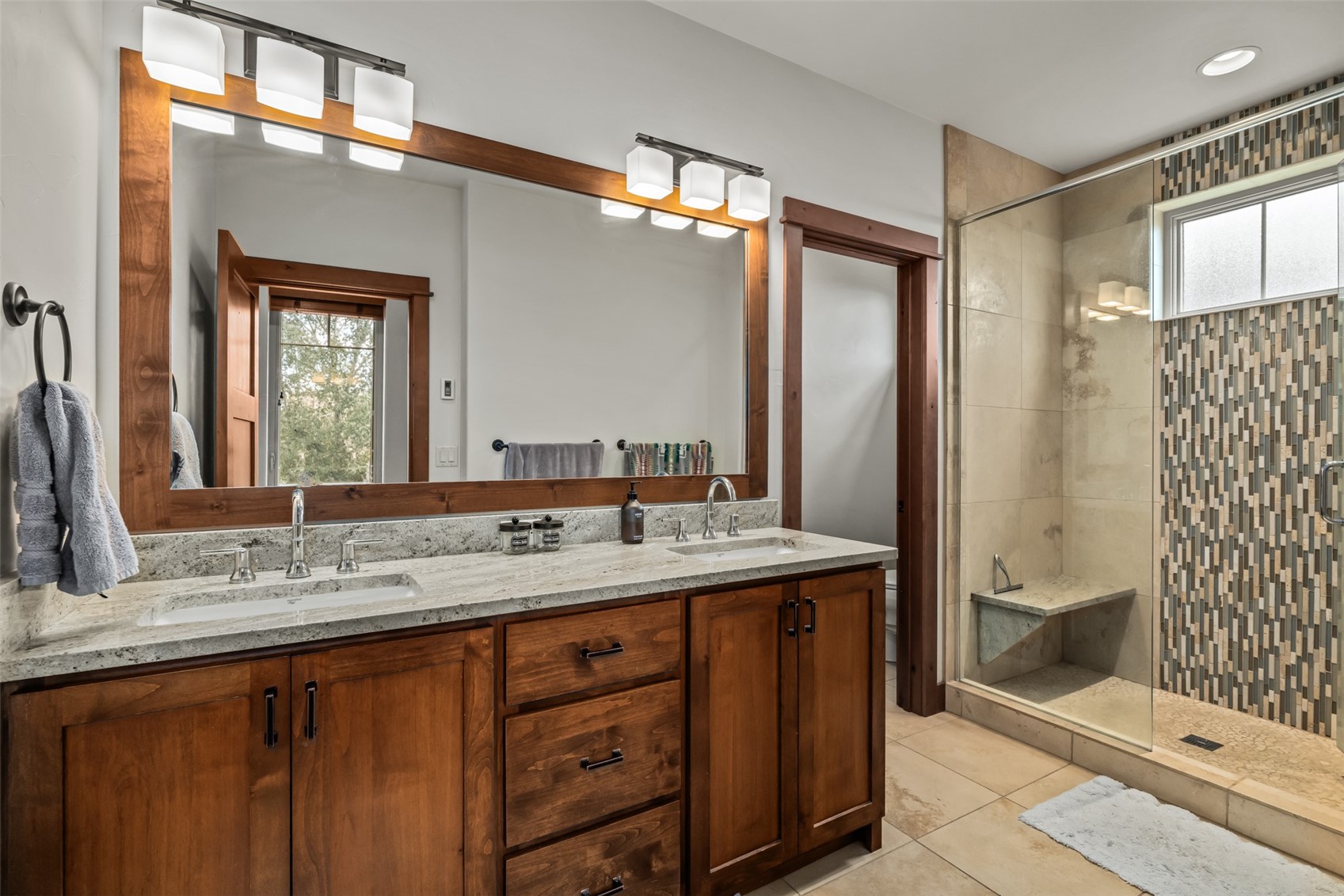 639 Clermont CIRCLE -