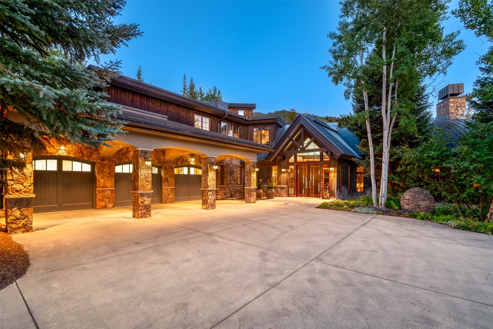 3005 Trails Edge LANE