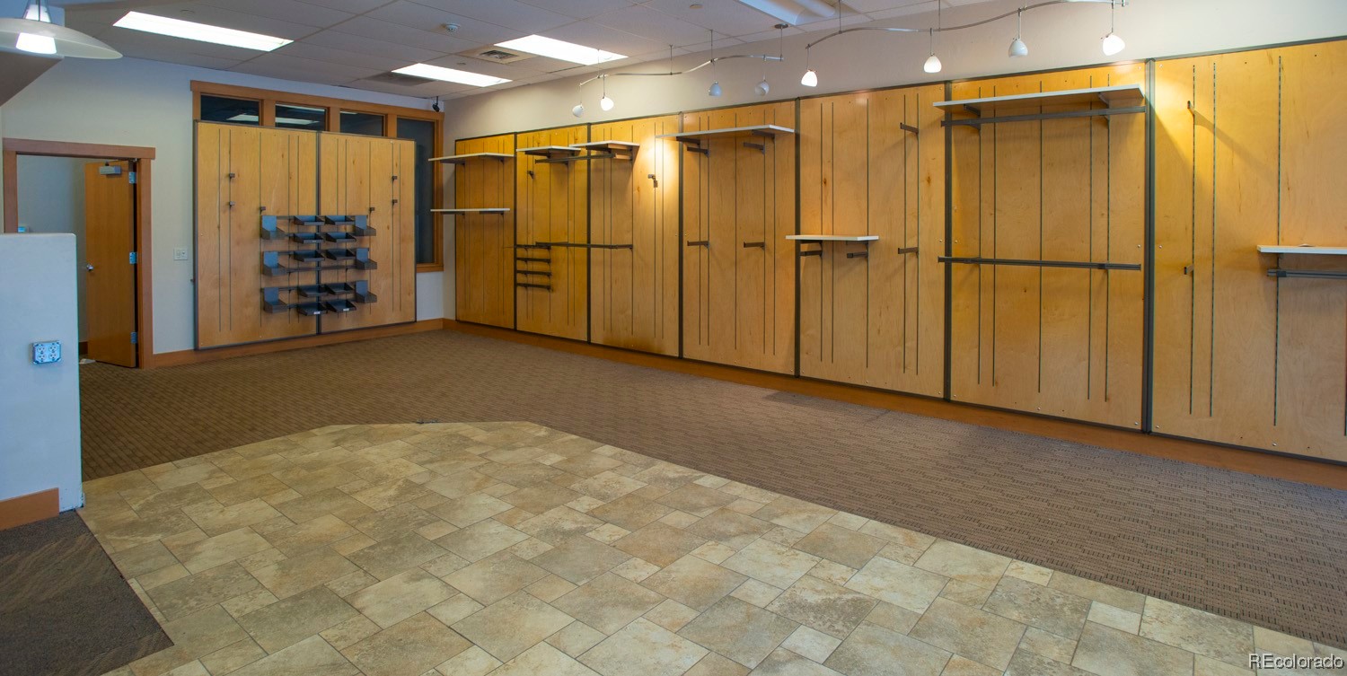 703 Lincoln AVENUE B106