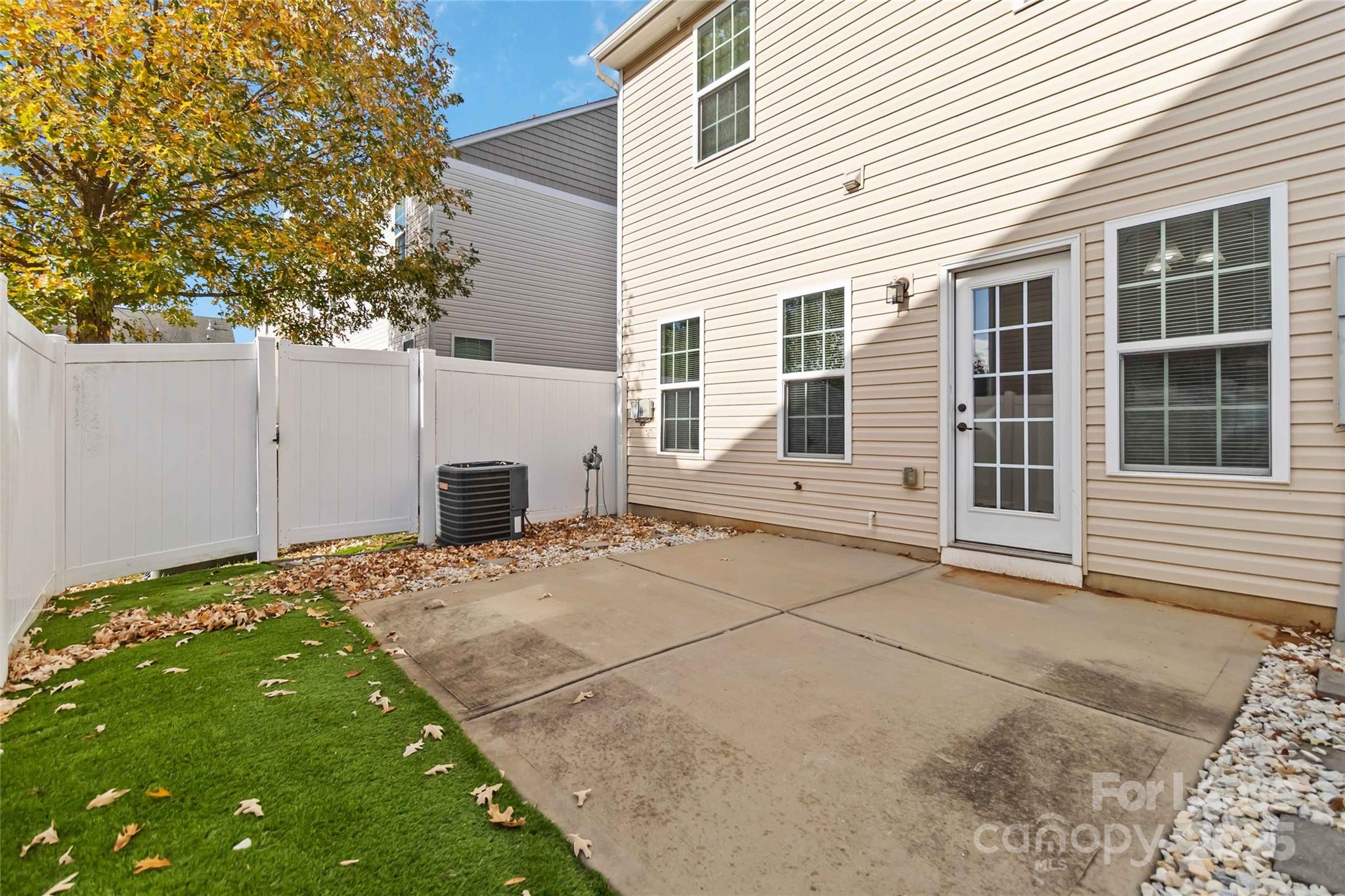 2613 Silverthorn Drive