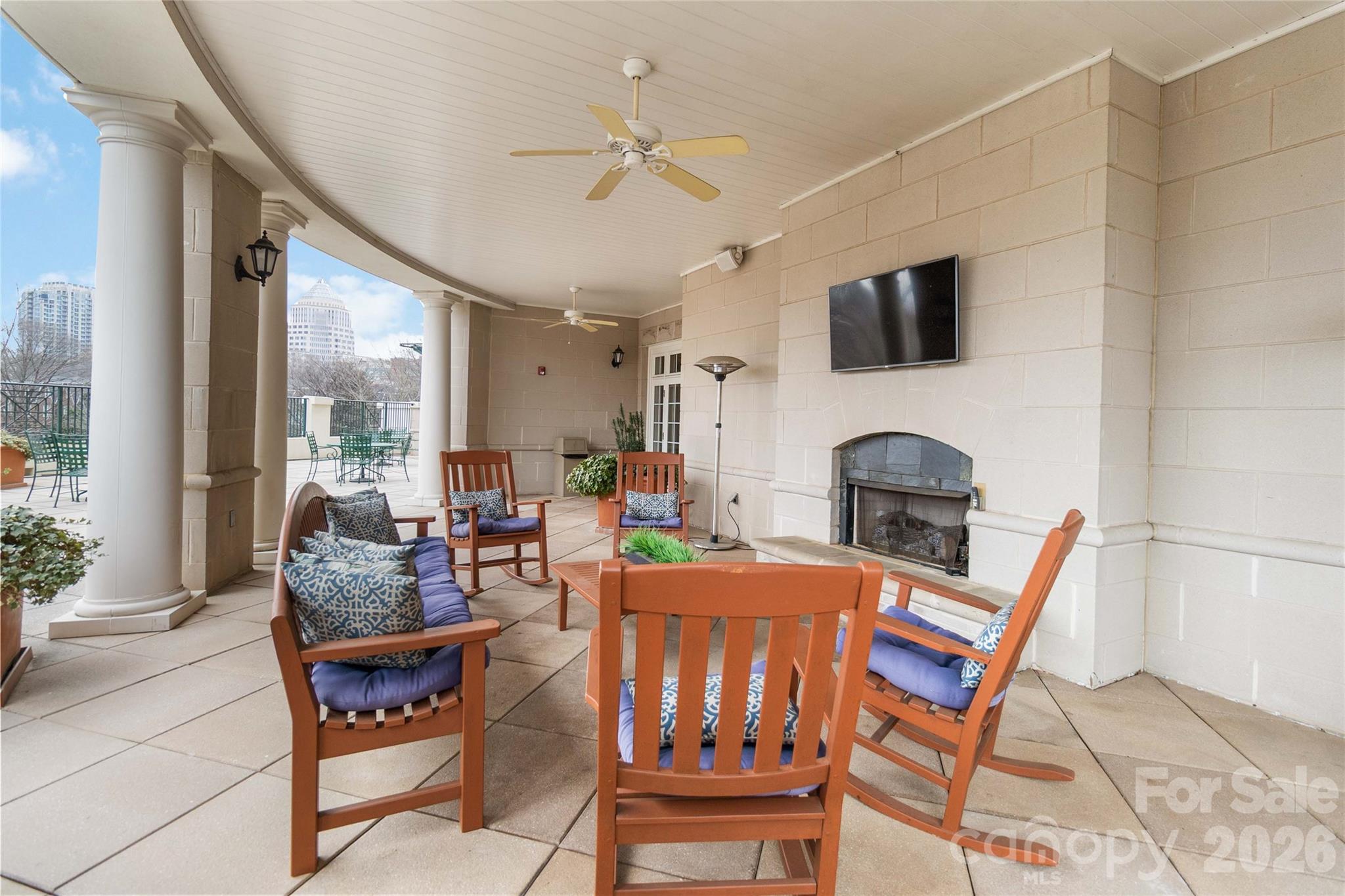 300 W 5th Street Unit: 333