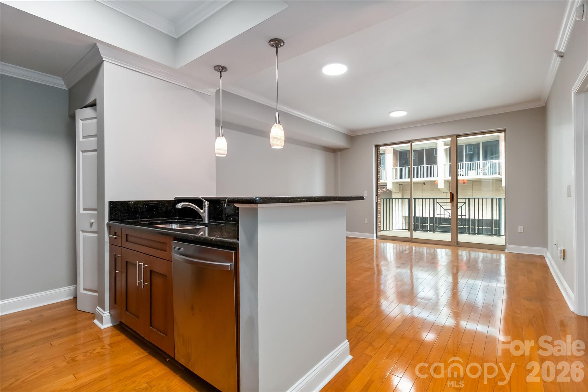300 W 5th Street Unit: 333