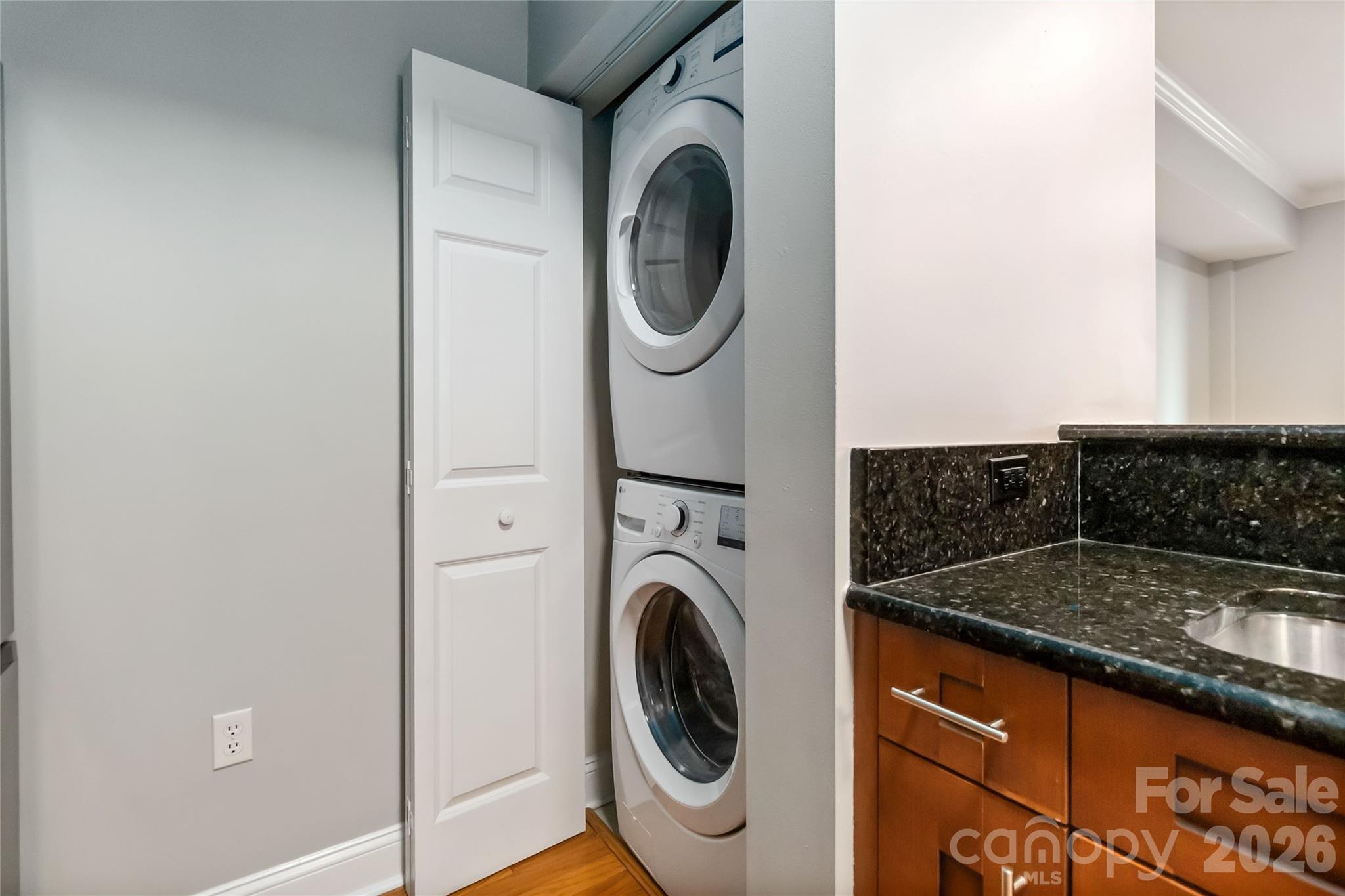 300 W 5th Street Unit: 333